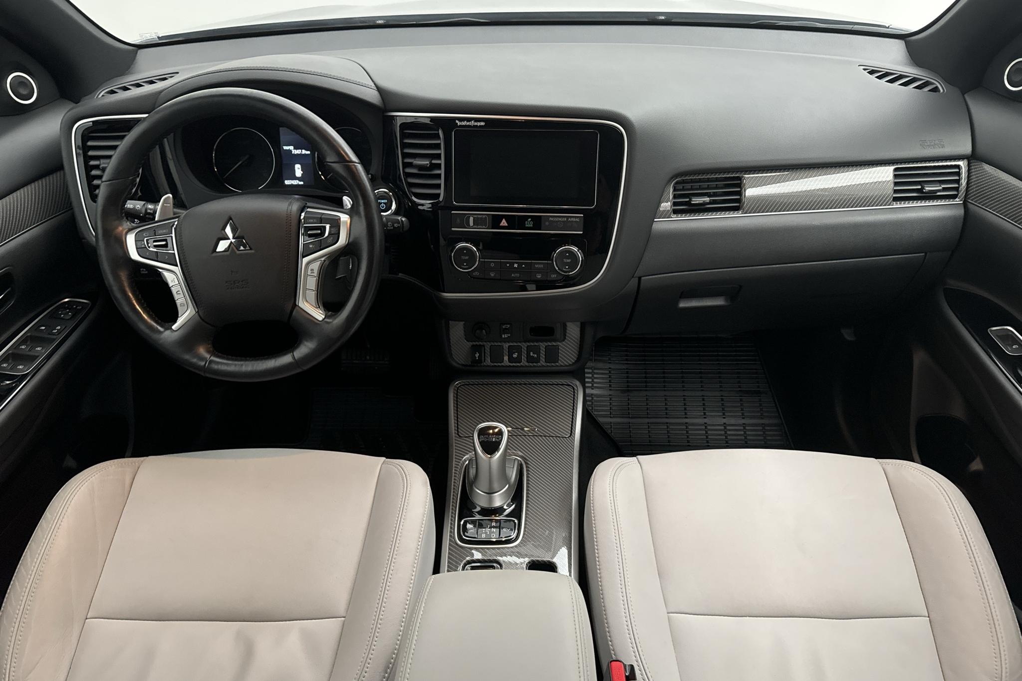 Mitsubishi Outlander 2.4 Plug-in Hybrid 4WD (136hk) - 37 430 km - Automatyczna - szary - 2019