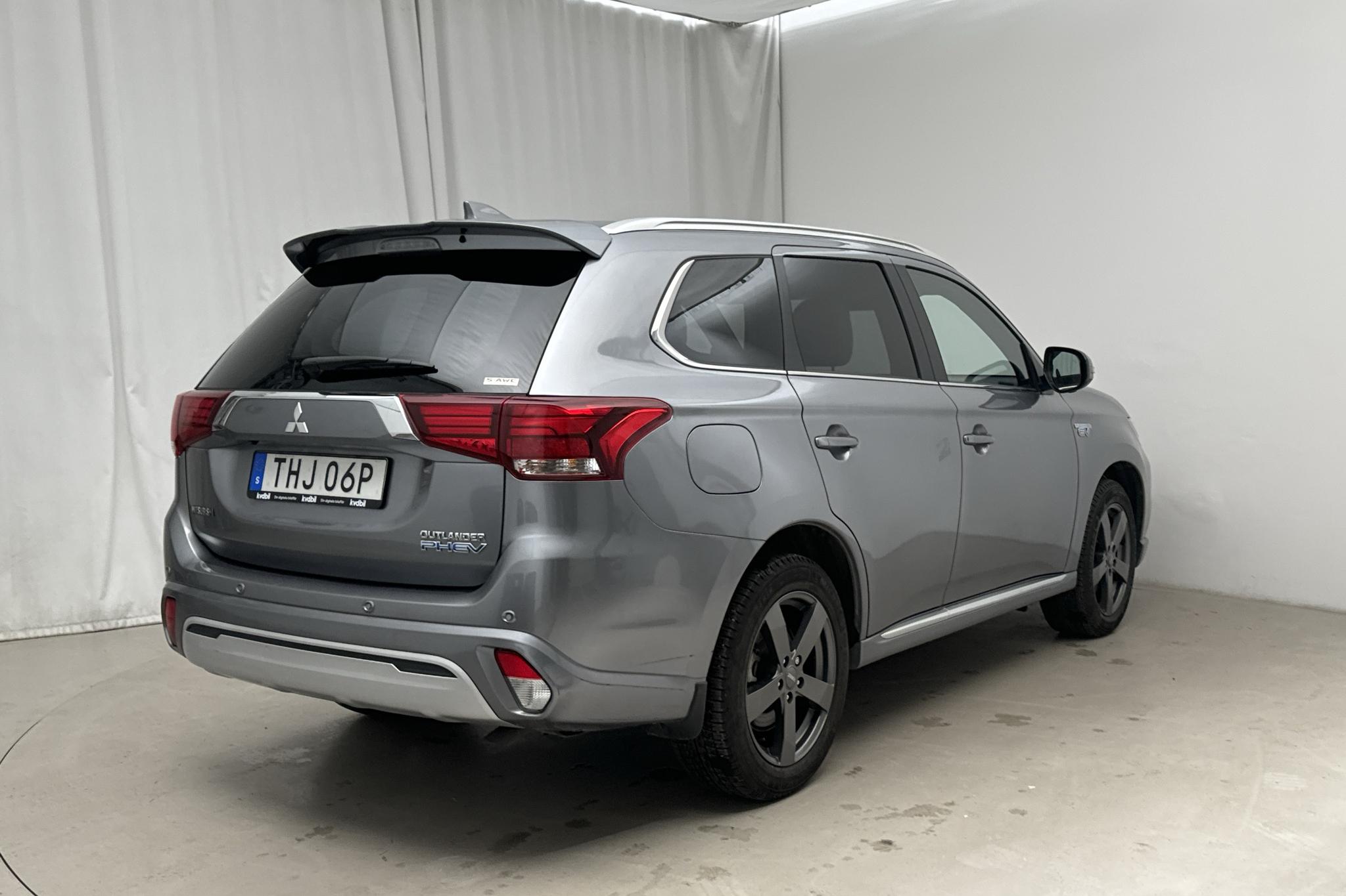 Mitsubishi Outlander 2.4 Plug-in Hybrid 4WD (136hk) - 37 430 km - Automatyczna - szary - 2019