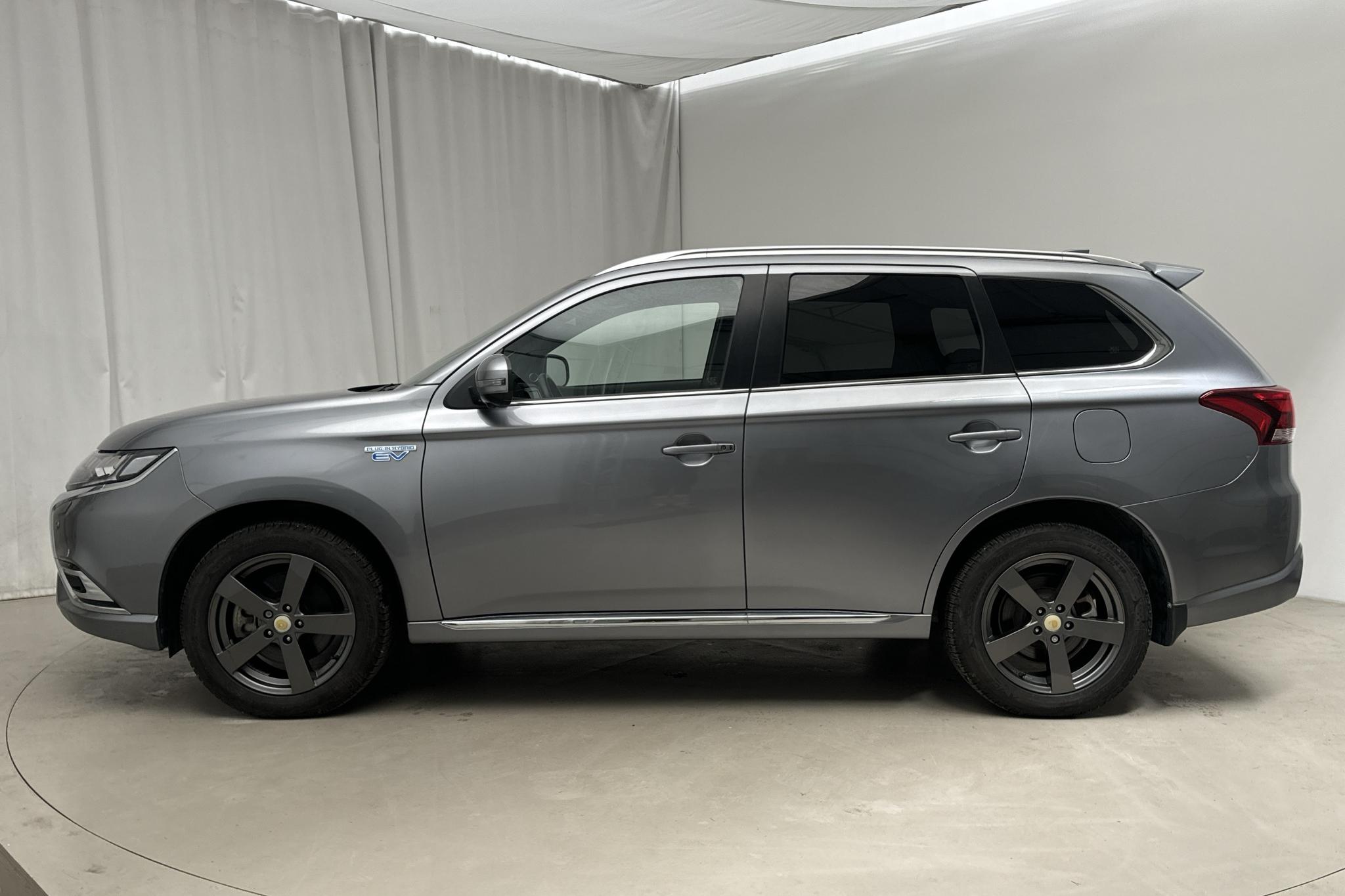 Mitsubishi Outlander 2.4 Plug-in Hybrid 4WD (136hk) - 37 430 km - Automatyczna - szary - 2019