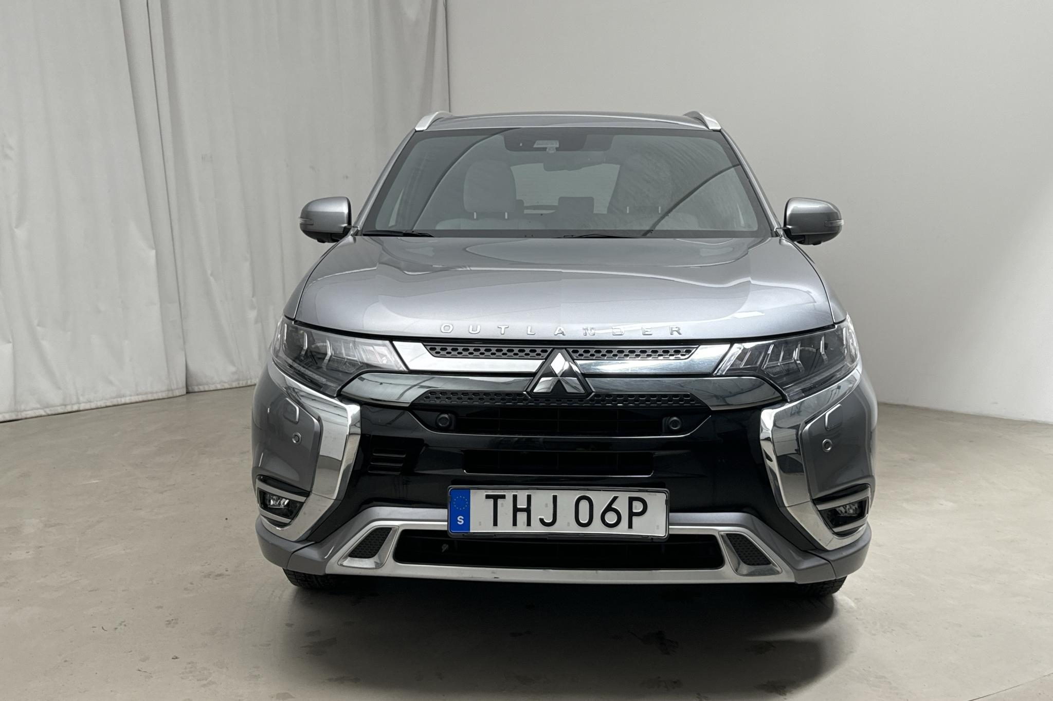 Mitsubishi Outlander 2.4 Plug-in Hybrid 4WD (136hk) - 37 430 km - Automatyczna - szary - 2019