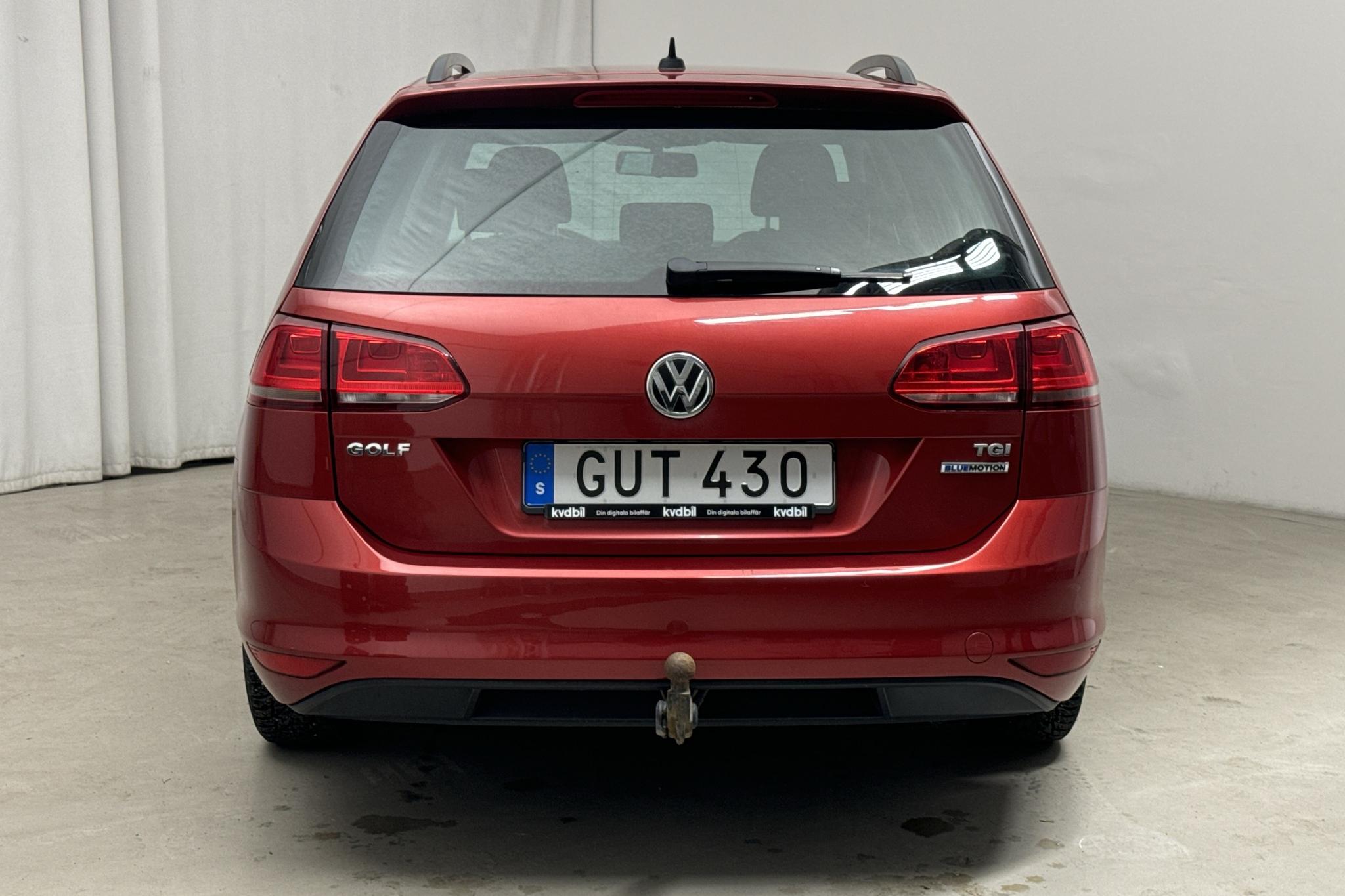 VW Golf VII 1.4 TGI BlueMotion Sportscombi (110hk) - 110 930 km - Automatyczna - czerwony - 2016