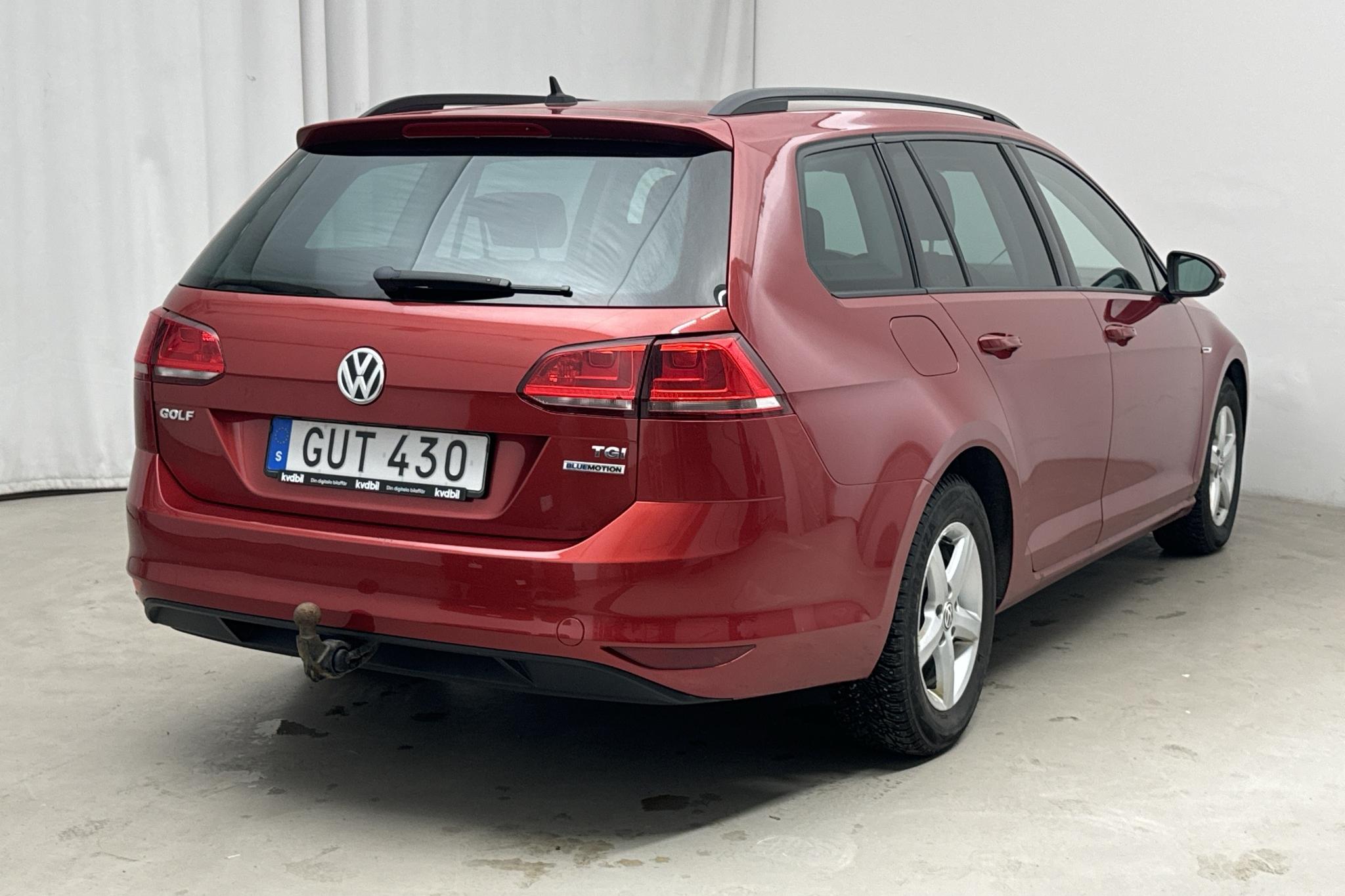 VW Golf VII 1.4 TGI BlueMotion Sportscombi (110hk) - 110 930 km - Automatyczna - czerwony - 2016