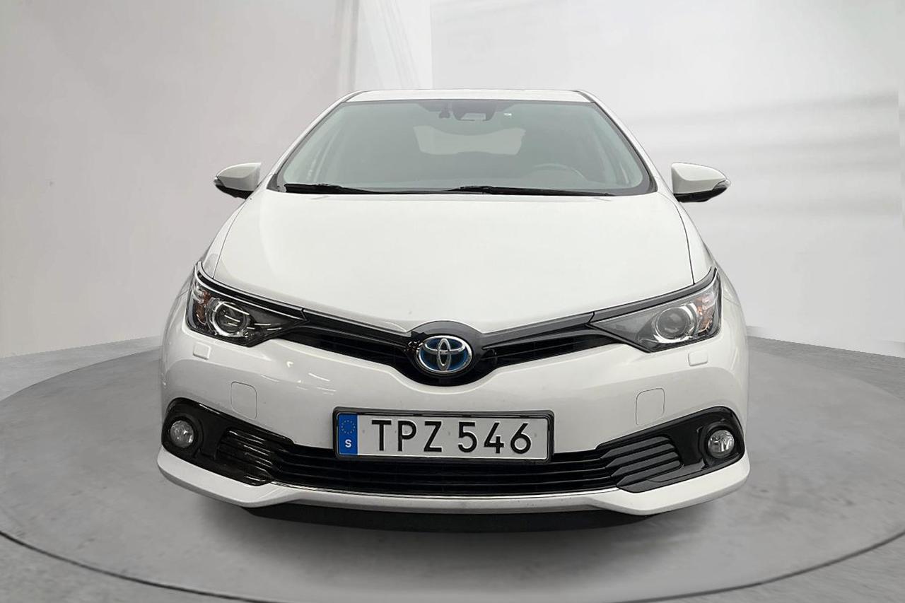 Toyota Auris 1.8 HSD 5dr (99hk) - 8 624 mil - Automat - vit - 2018