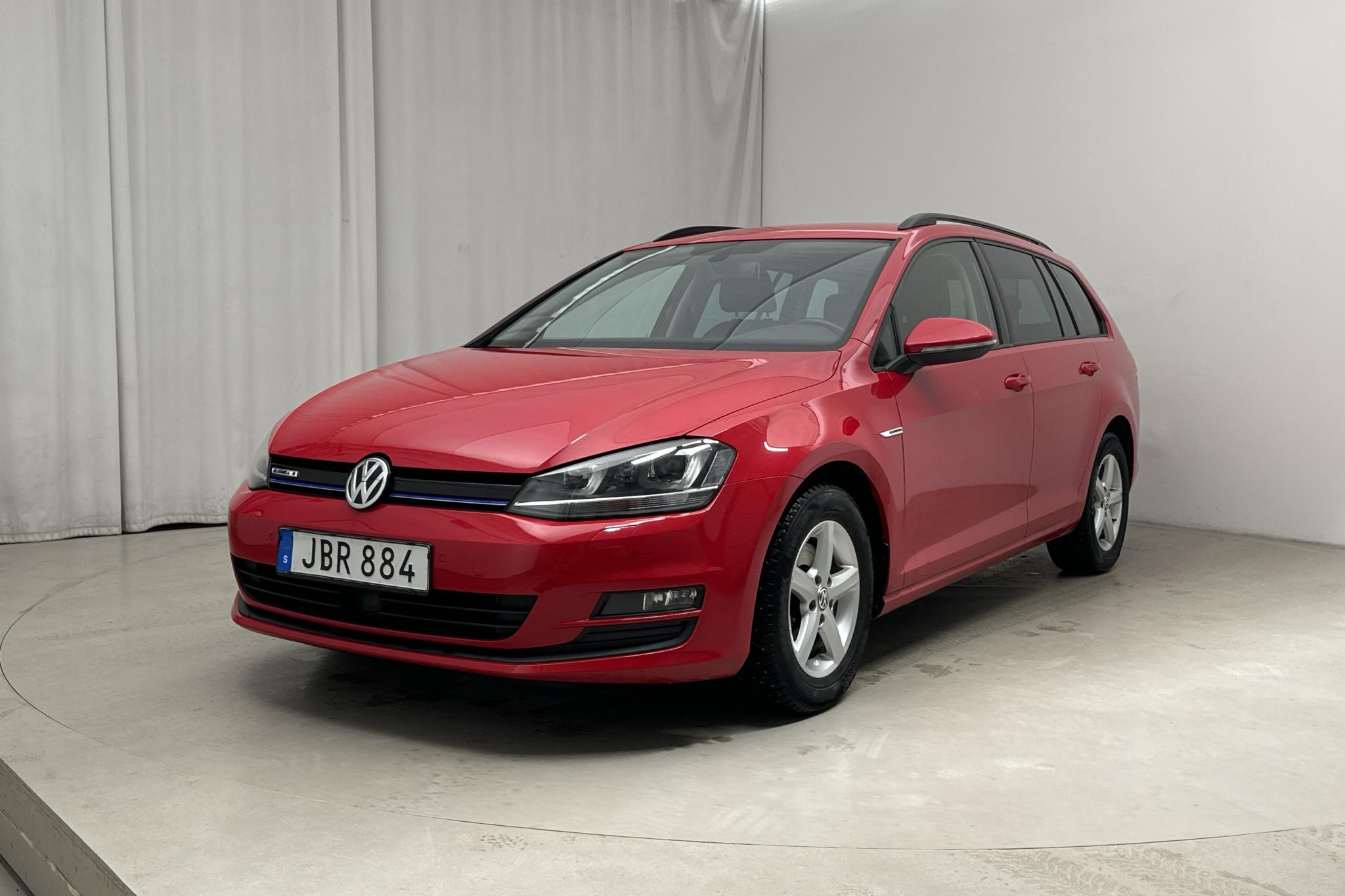 VW Golf VII 1.4 TGI BlueMotion Sportscombi (110hk) - 22 880 mil - Automat - röd - 2016