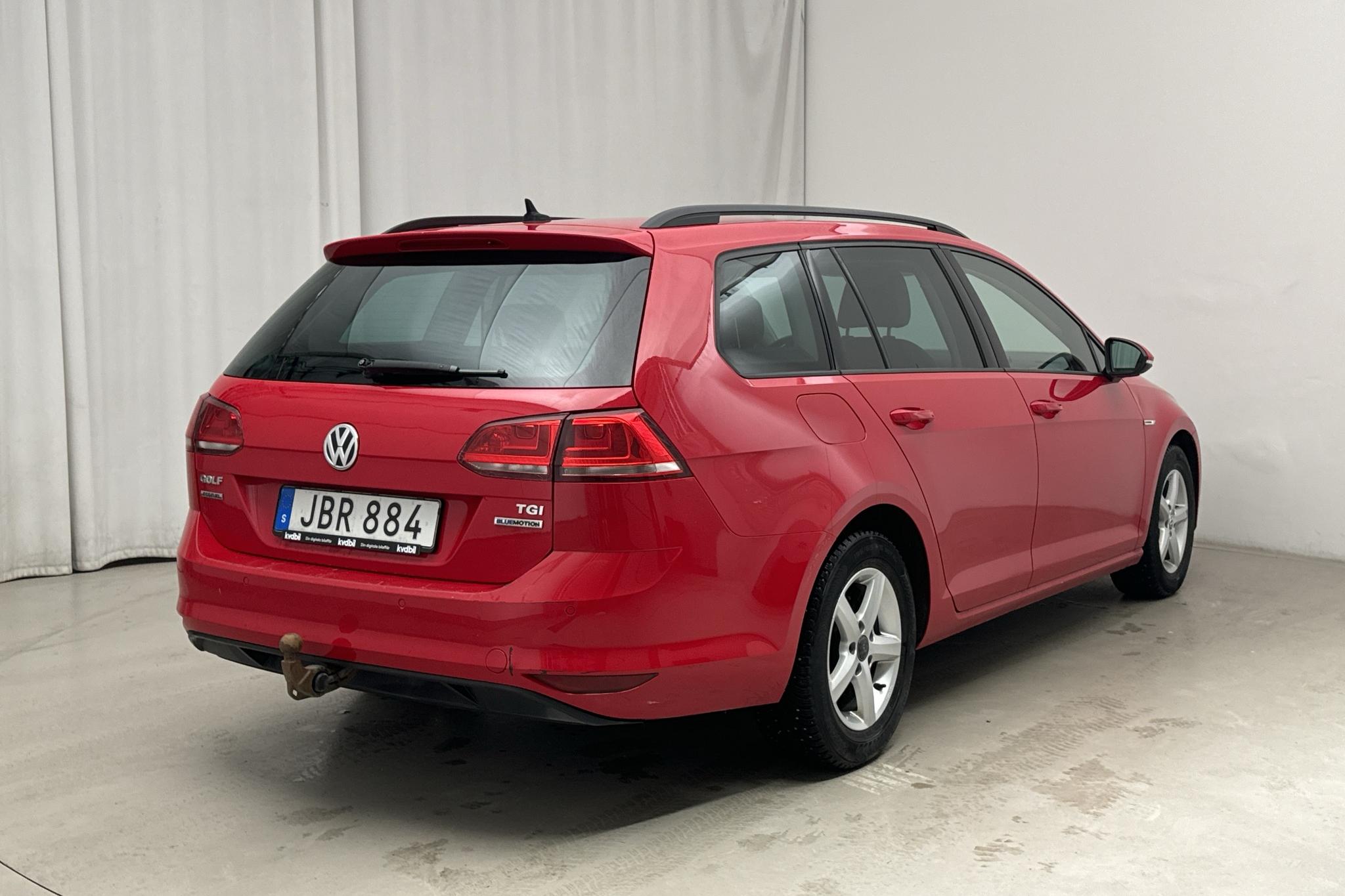 VW Golf VII 1.4 TGI BlueMotion Sportscombi (110hk) - 22 880 mil - Automat - röd - 2016