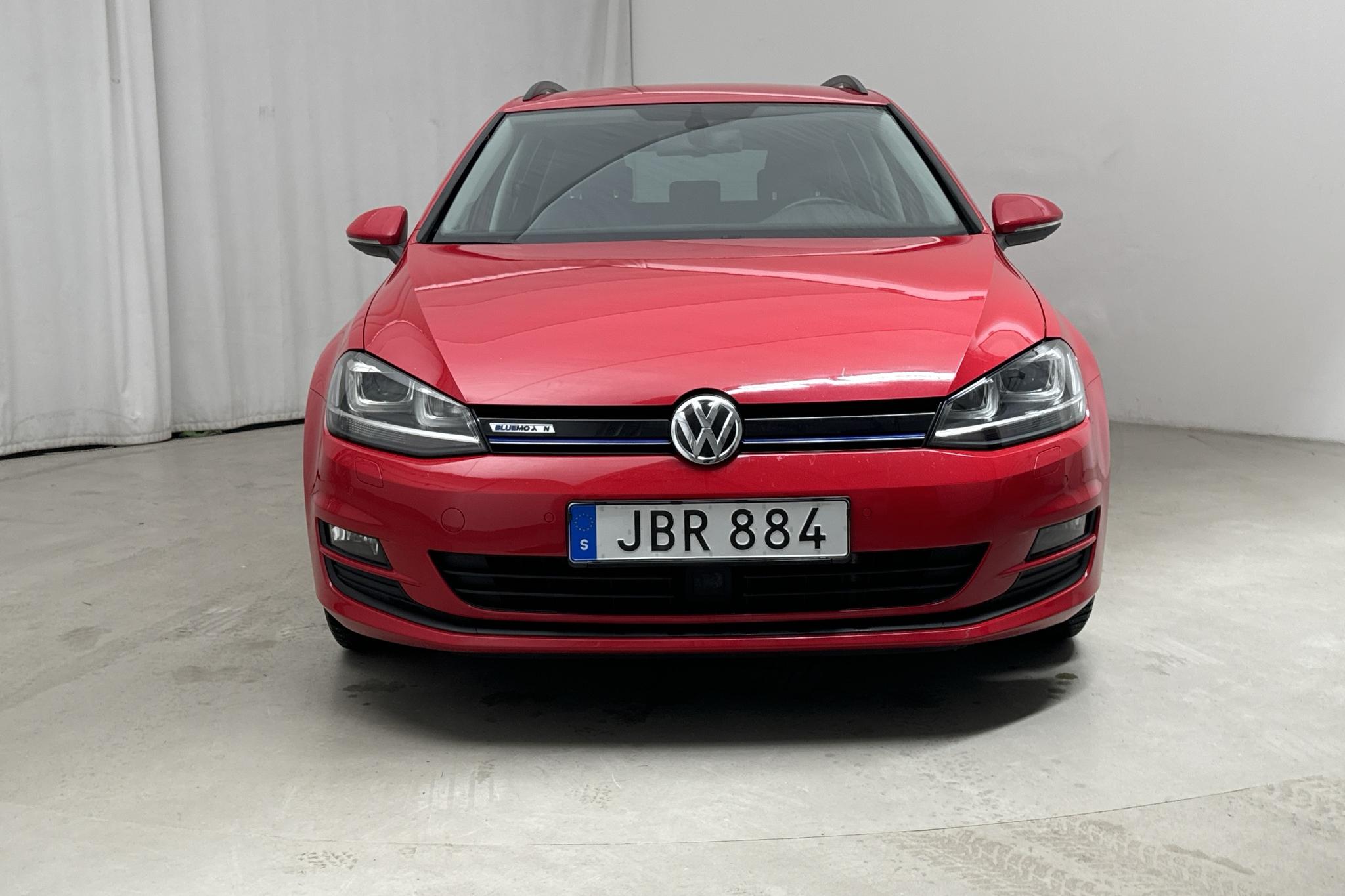 VW Golf VII 1.4 TGI BlueMotion Sportscombi (110hk) - 22 880 mil - Automat - röd - 2016