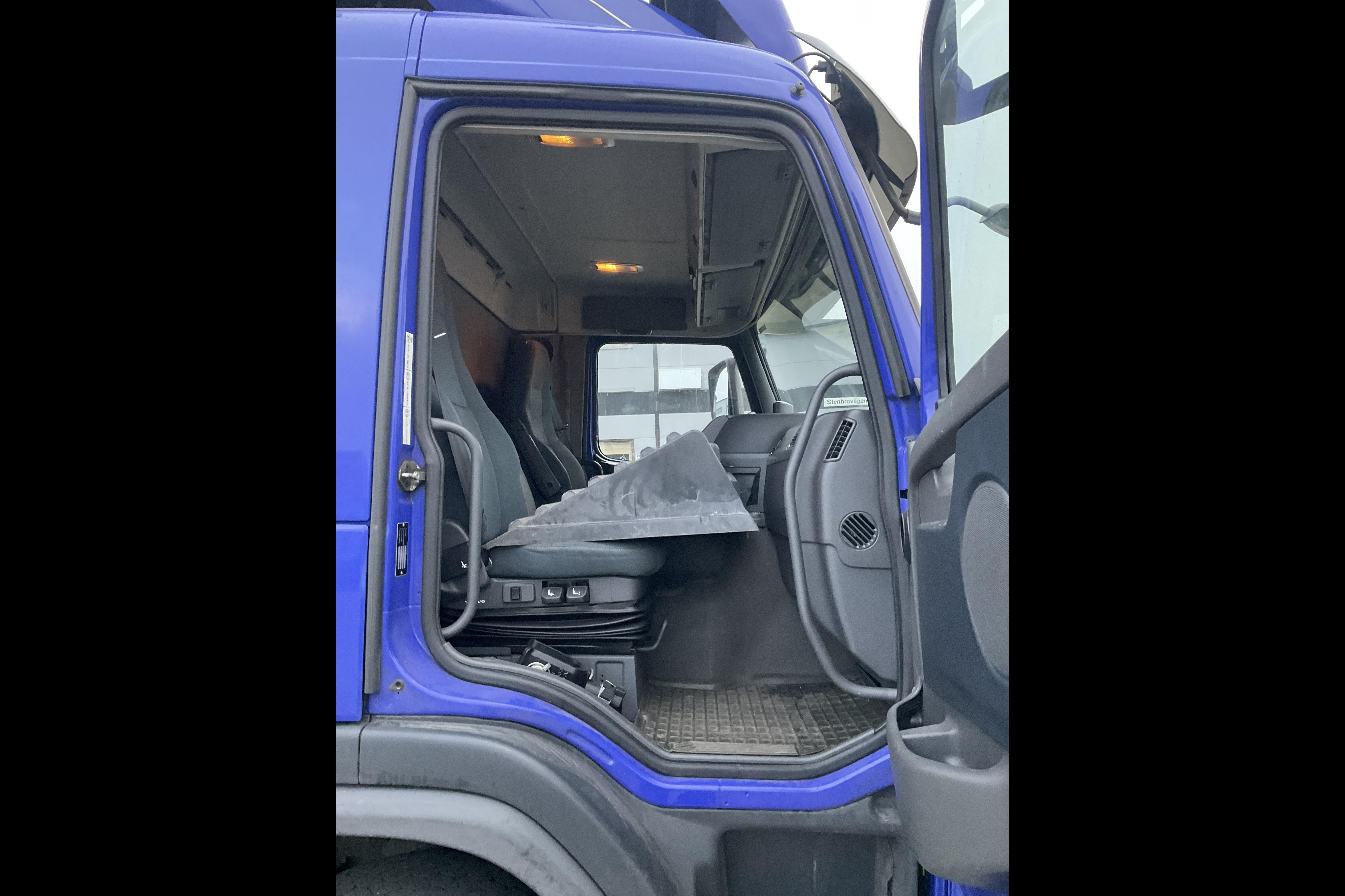 VOLVO FM 6*2 - 874 727 km - Automaatne - sinine - 2011