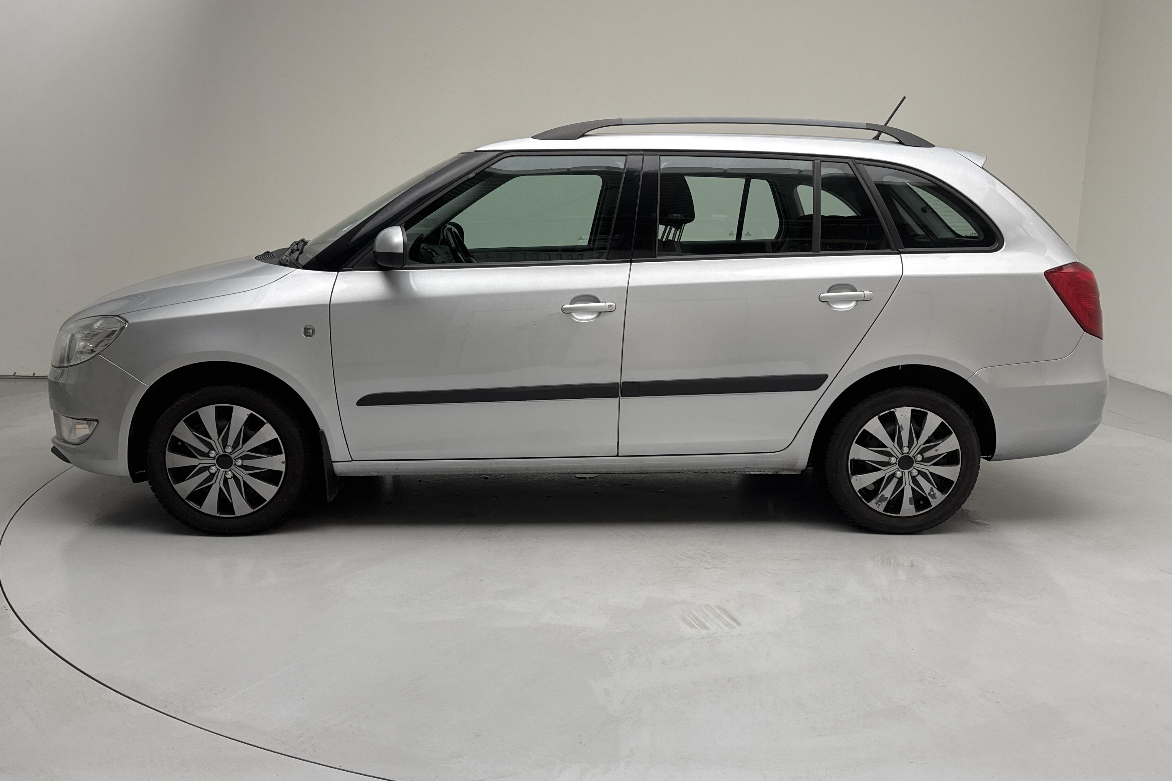 Skoda Fabia 1.2 TSI Combi (86hk) - 17 485 mil - Manuell - silver - 2013