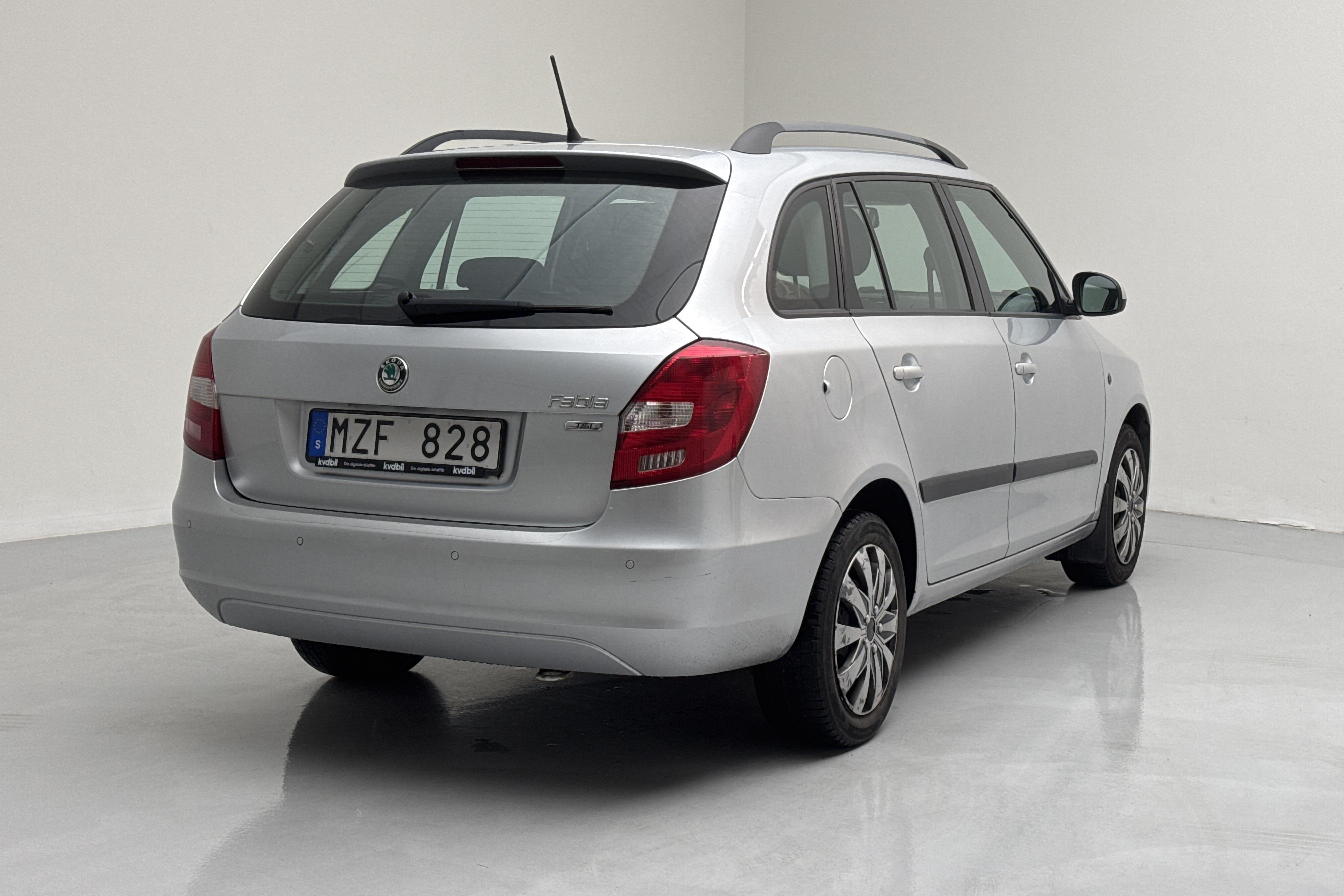 Skoda Fabia 1.2 TSI Combi (86hk) - 17 485 mil - Manuell - silver - 2013