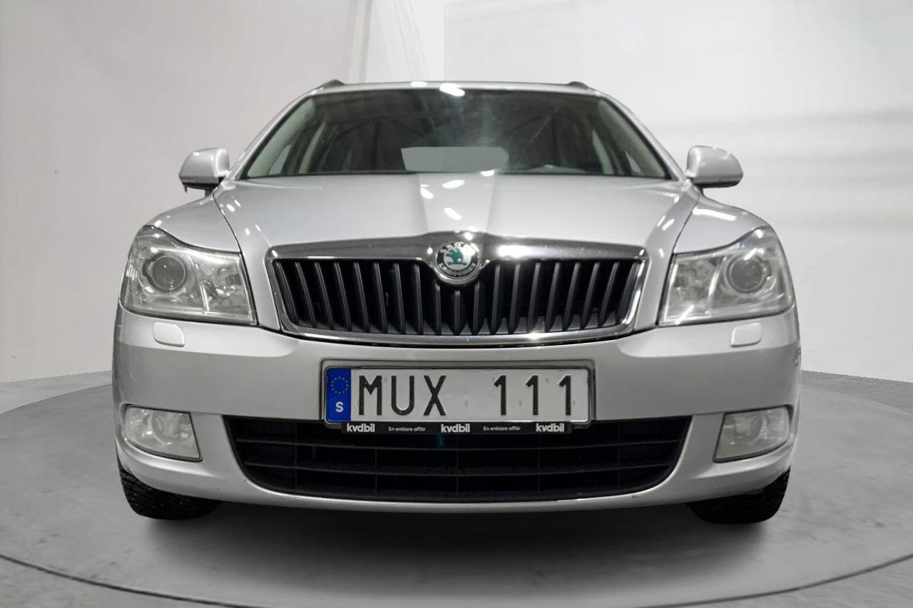 Skoda Octavia II 1.6 TDI GreenLine Kombi (105hk) - 148 340 km - Käsitsi - hõbe - 2013