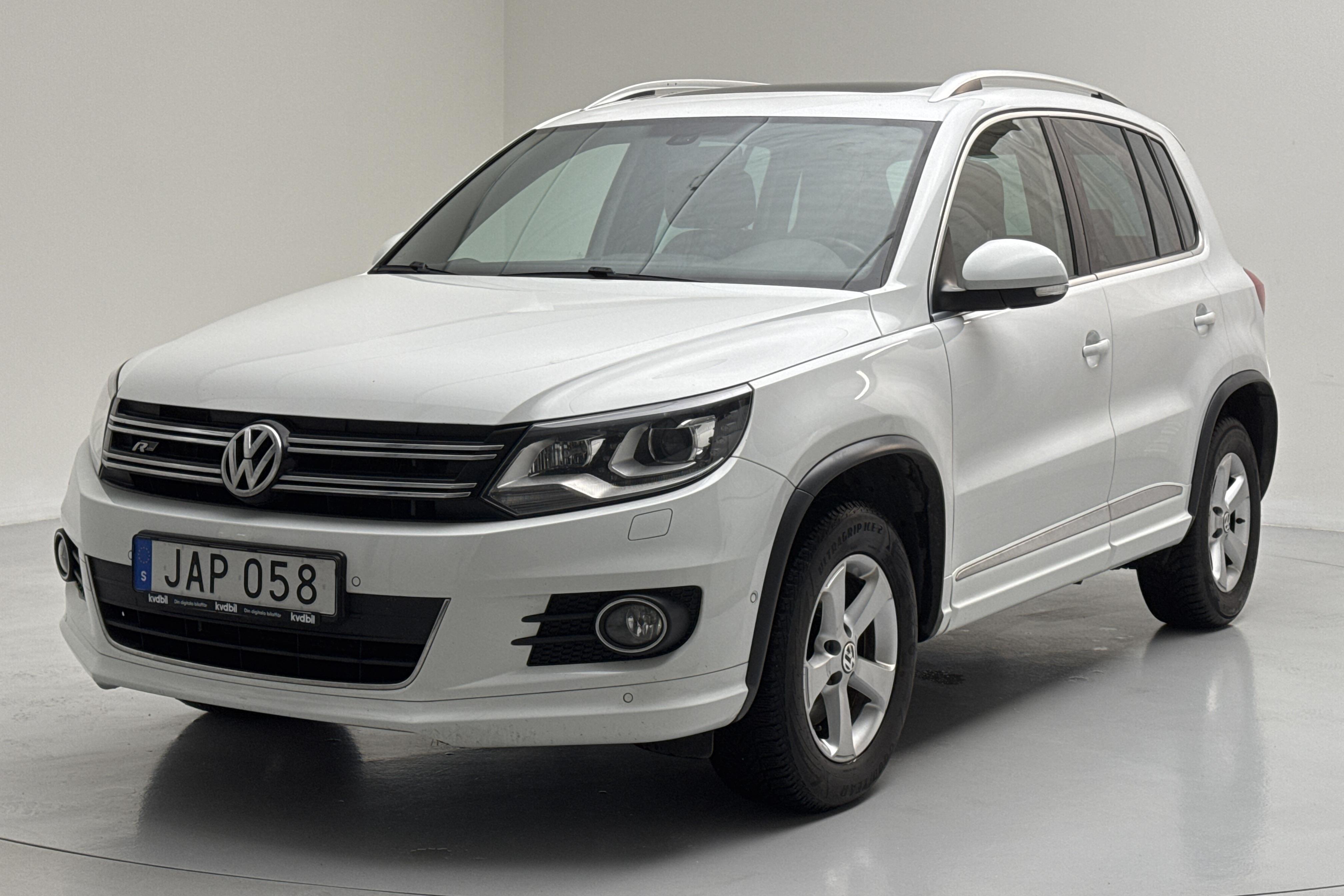 VW Tiguan 2.0 TDI 4MOTION BlueMotion Technology (184hk) - 16 459 mil - Automat - vit - 2016