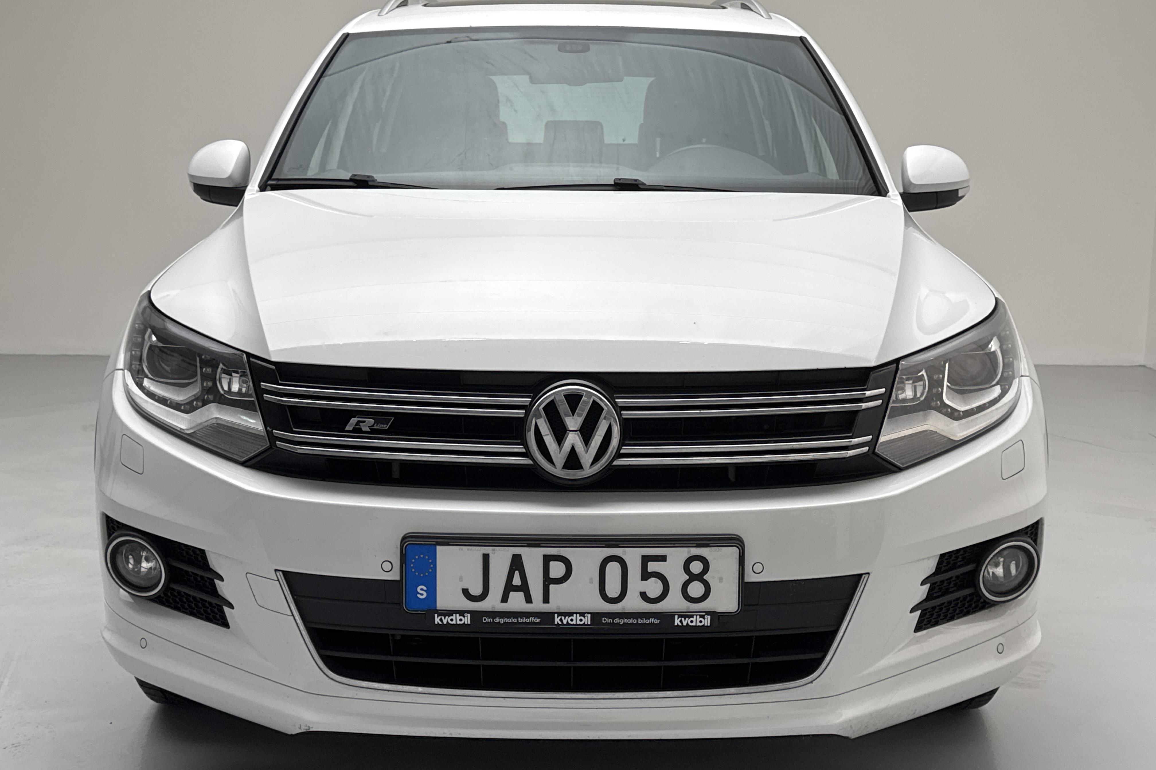 VW Tiguan 2.0 TDI 4MOTION BlueMotion Technology (184hk) - 16 459 mil - Automat - vit - 2016