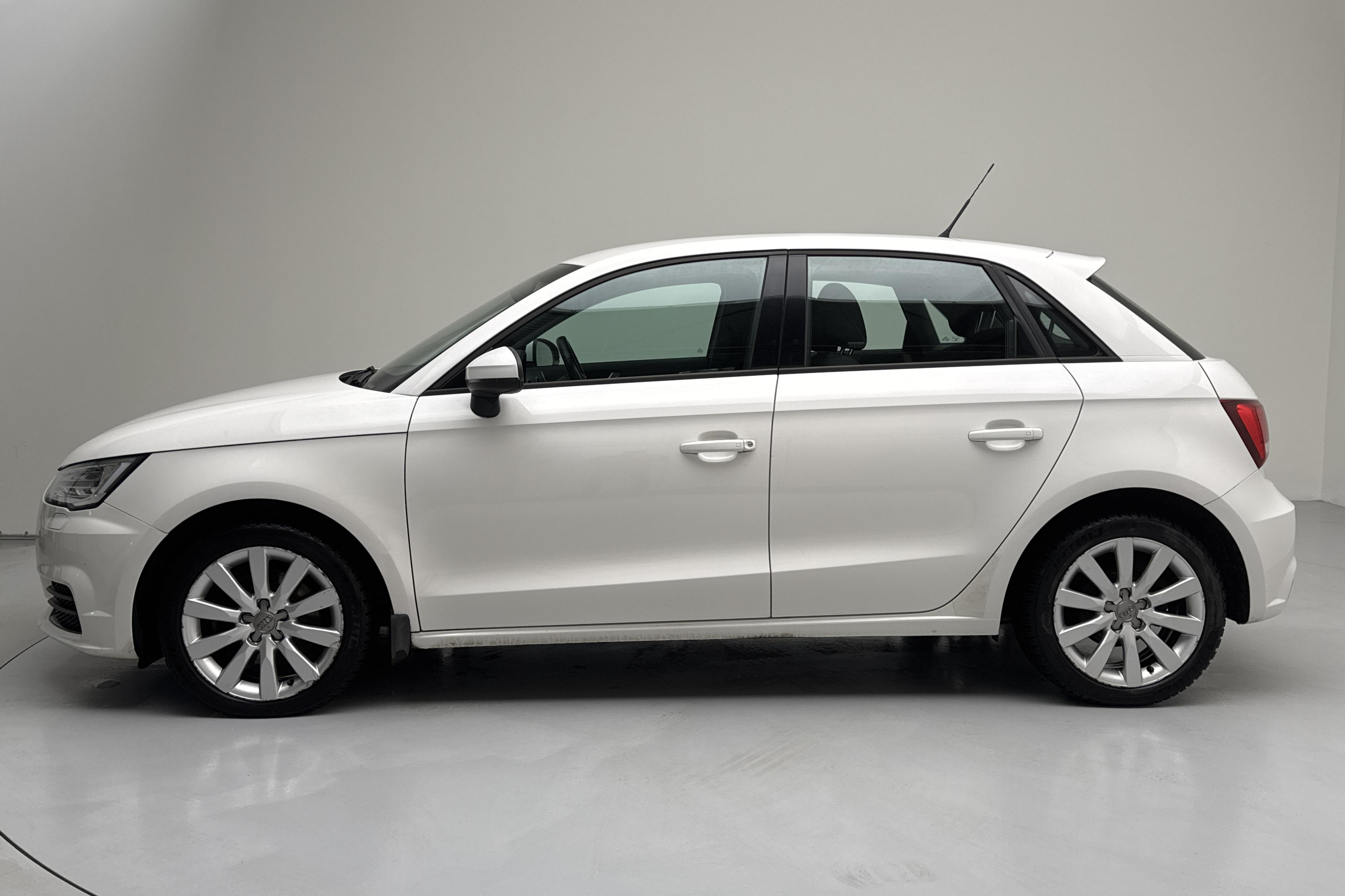 Audi A1 1.4 TFSI Sportback (125hk) - 127 400 km - Automatic - white - 2017