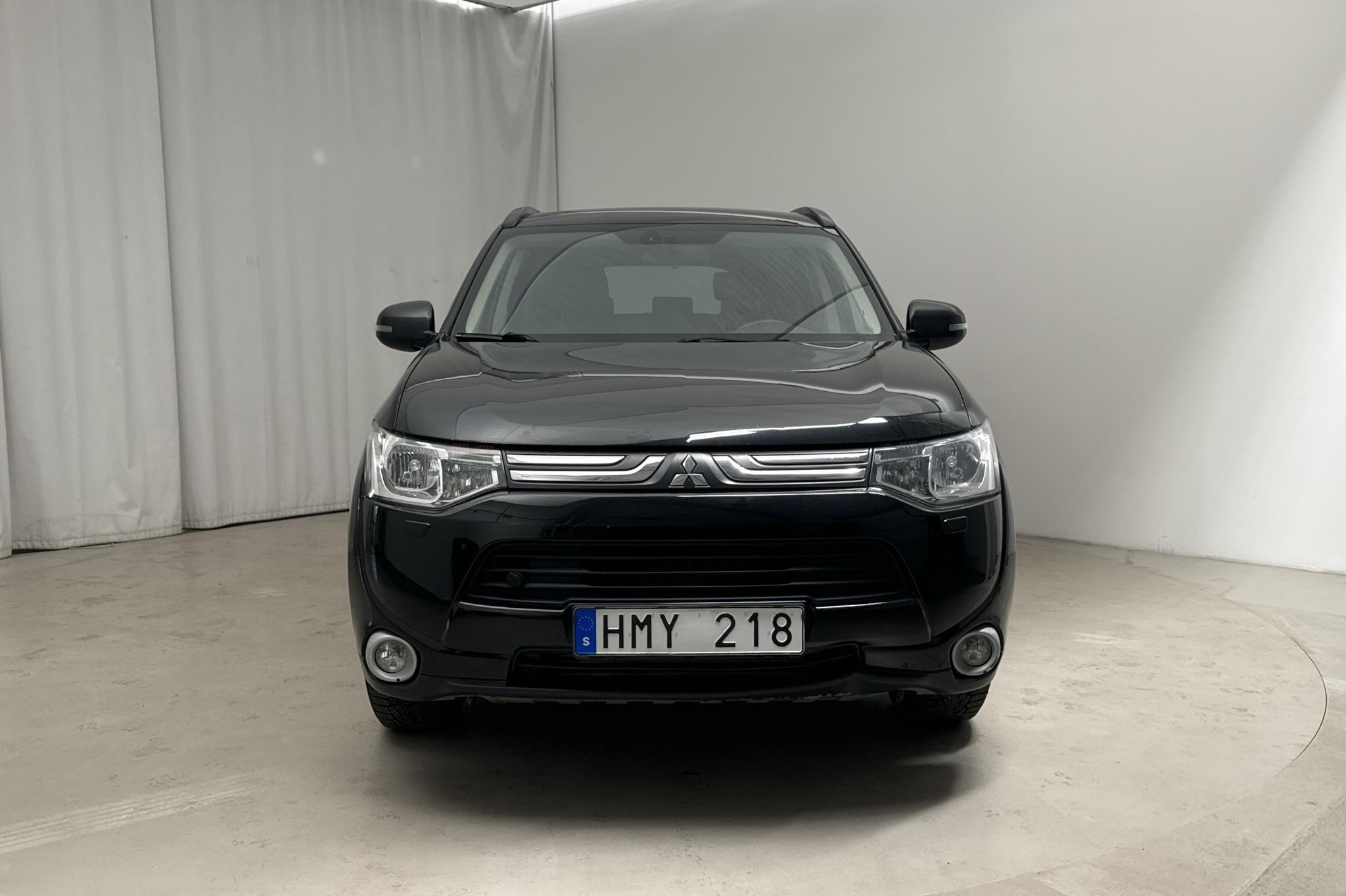 Mitsubishi Outlander 2.2 Di-D 4WD (150hk) - 14 344 mil - Automat - svart - 2013