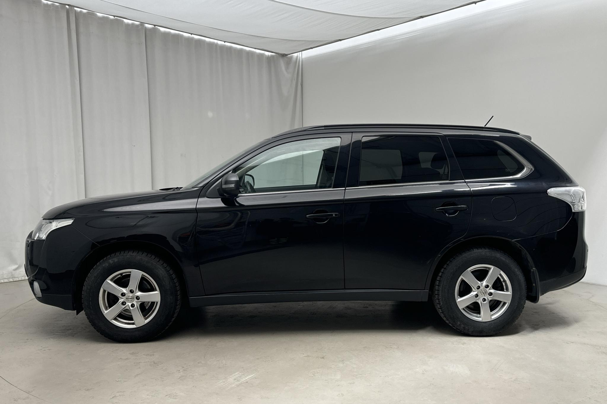 Mitsubishi Outlander 2.2 Di-D 4WD (150hk) - 14 344 mil - Automat - svart - 2013