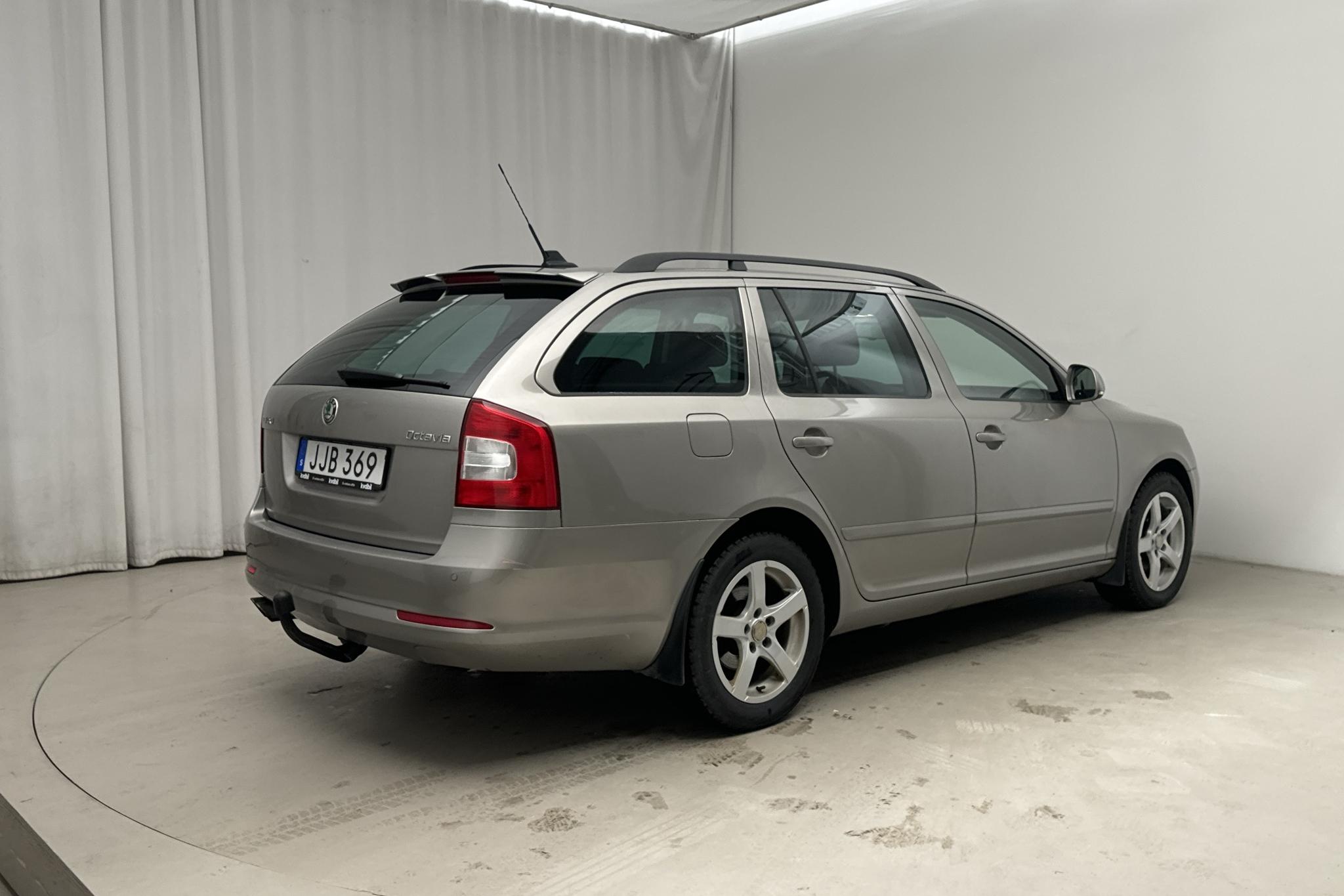 Skoda Octavia II 2.0 TDI Kombi 4X4 (140hk) - 196 140 km - Automatic - Light Brown - 2013