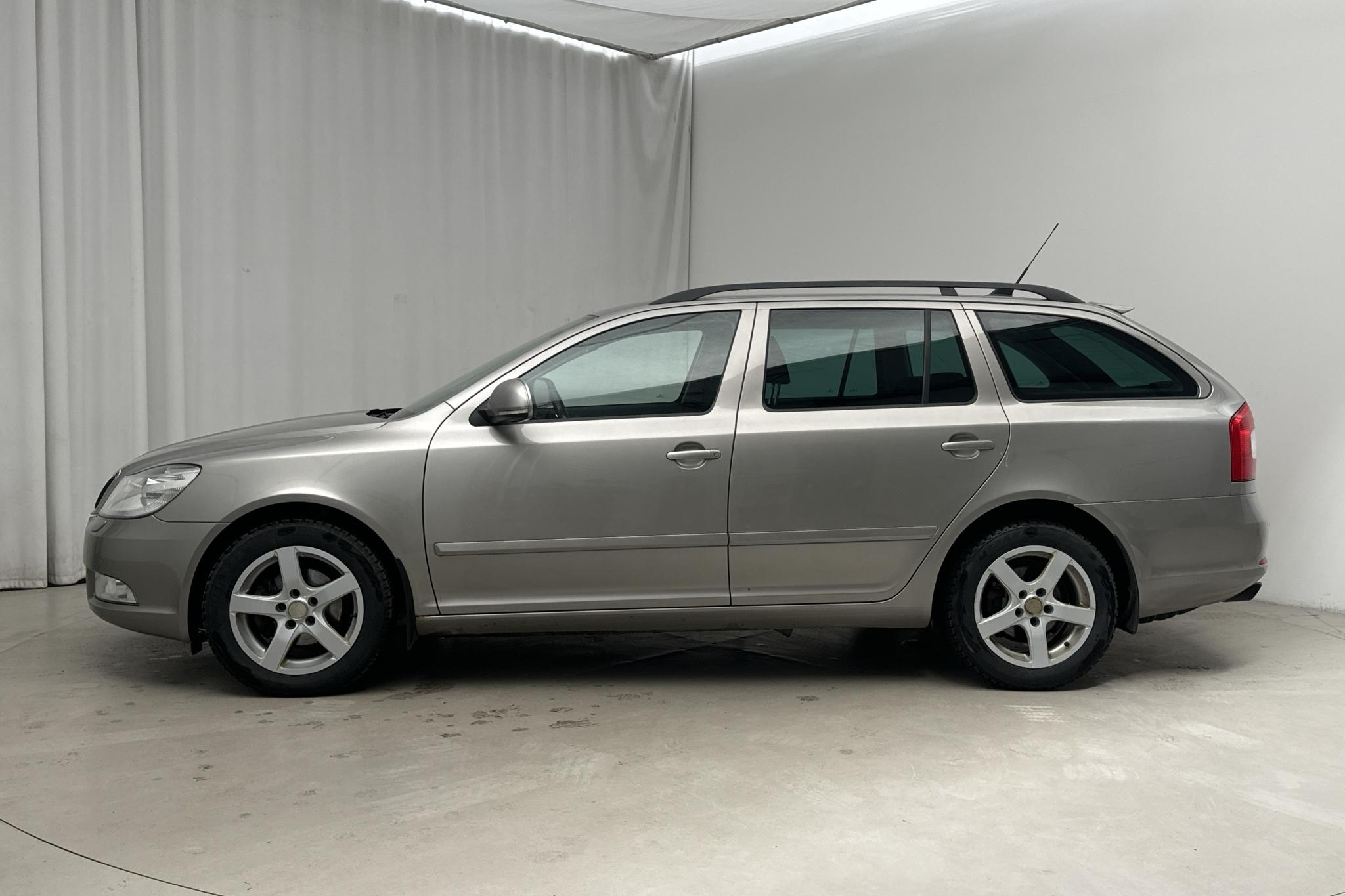 Skoda Octavia II 2.0 TDI Kombi 4X4 (140hk) - 196 140 km - Automatic - Light Brown - 2013