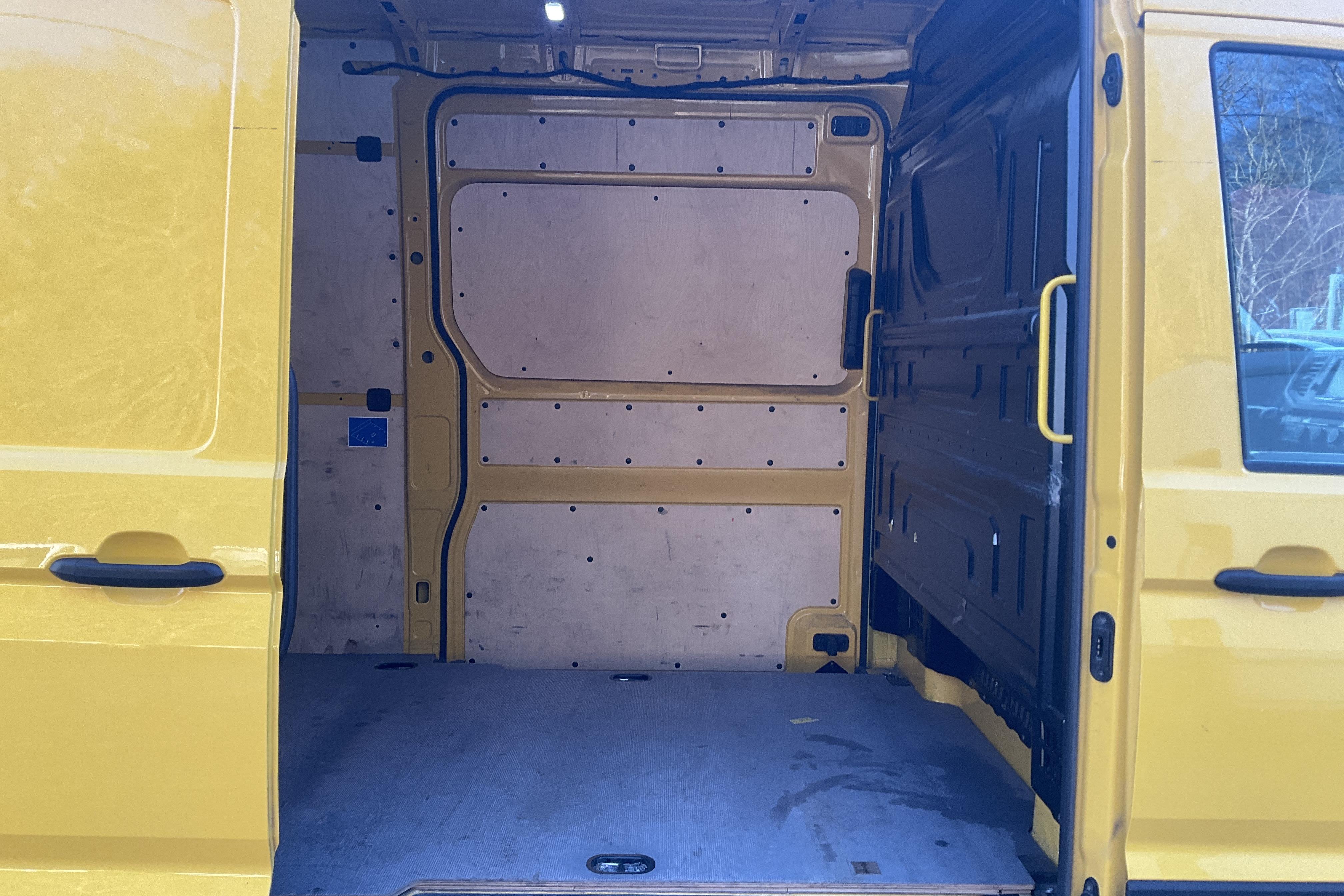 VOLKSWAGEN Crafter 35 - 18 814 mil - Automat - gul - 2018