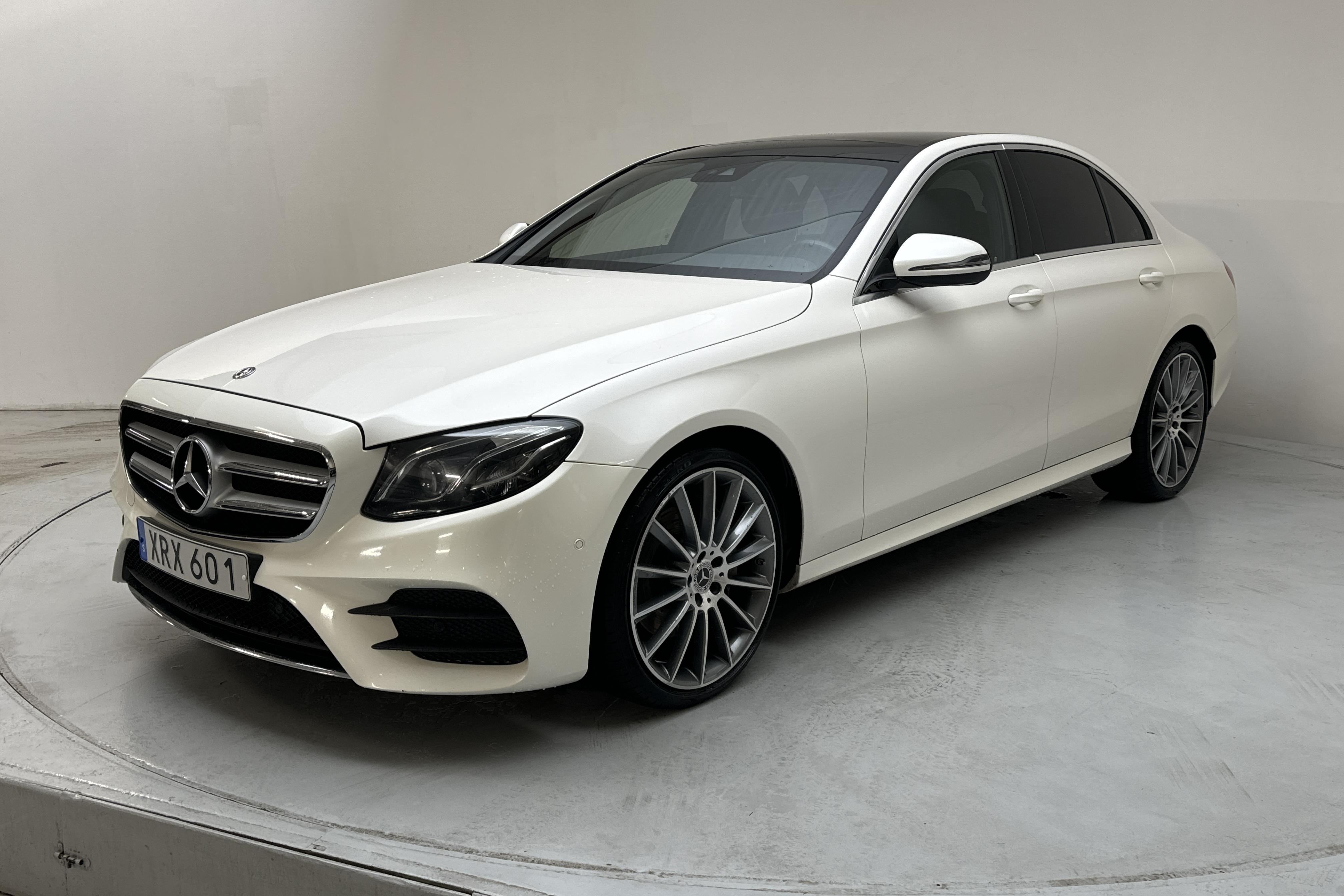 Mercedes E 220 d 4MATIC Sedan W213 (194hk) - 144 480 km - Automaatne - valge - 2018