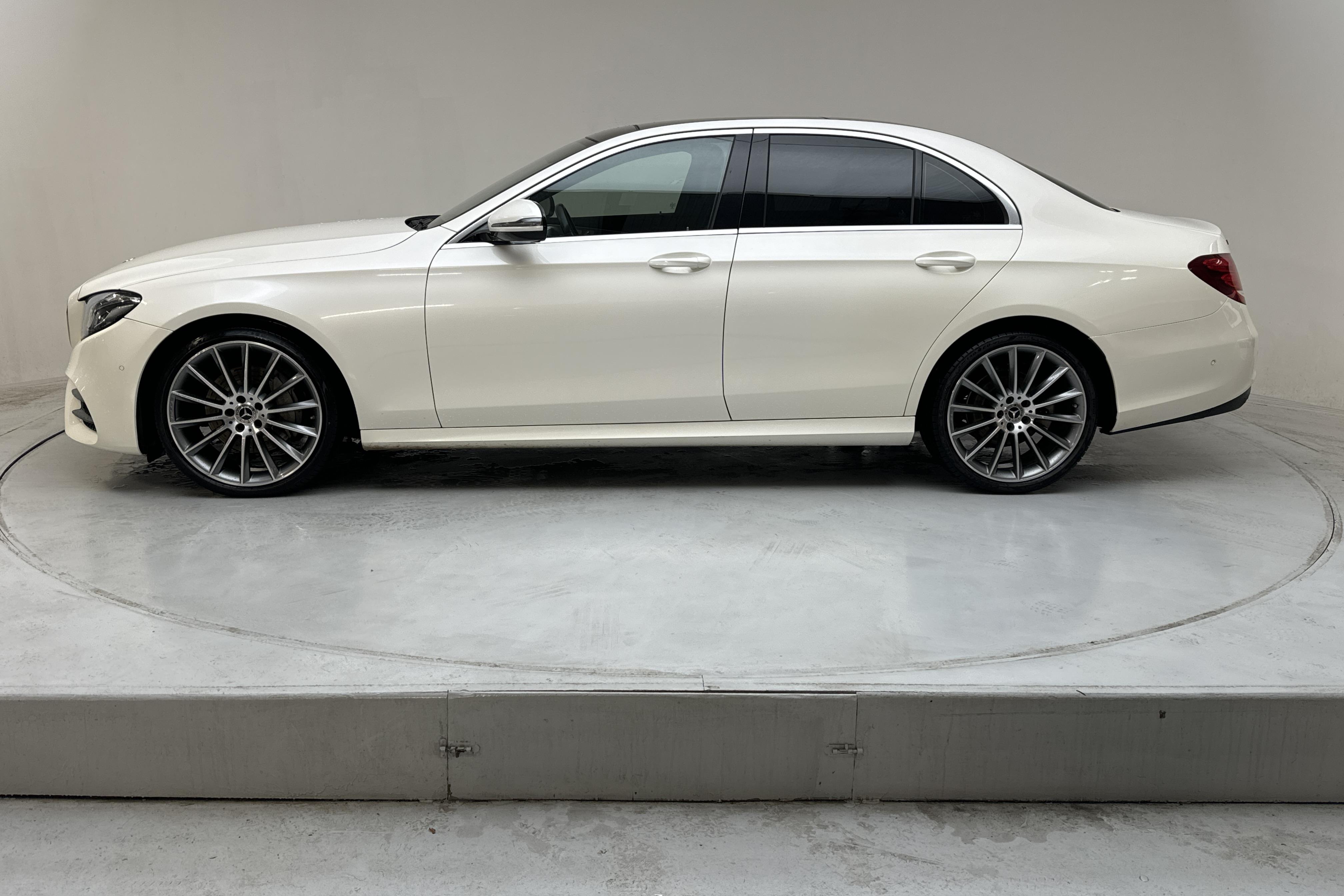 Mercedes E 220 d 4MATIC Sedan W213 (194hk) - 144 480 km - Automatic - white - 2018