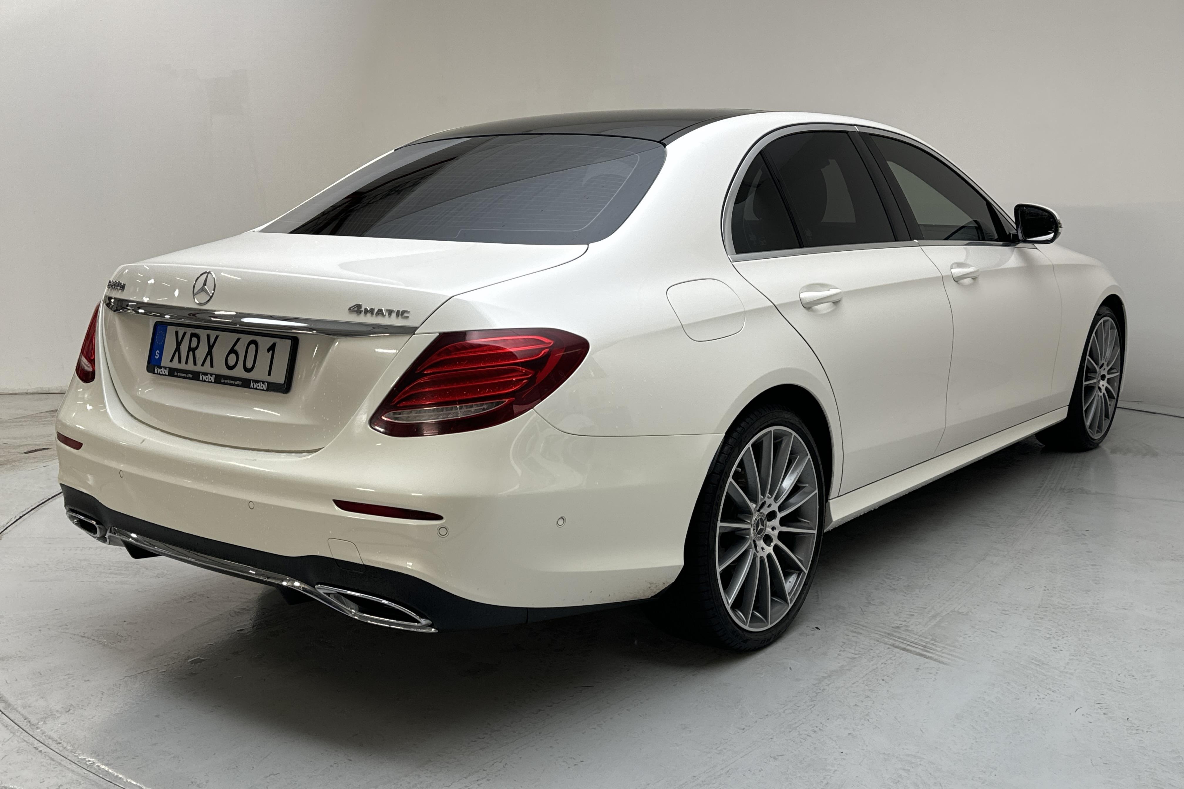 Mercedes E 220 d 4MATIC Sedan W213 (194hk) - 14 448 mil - Automat - vit - 2018