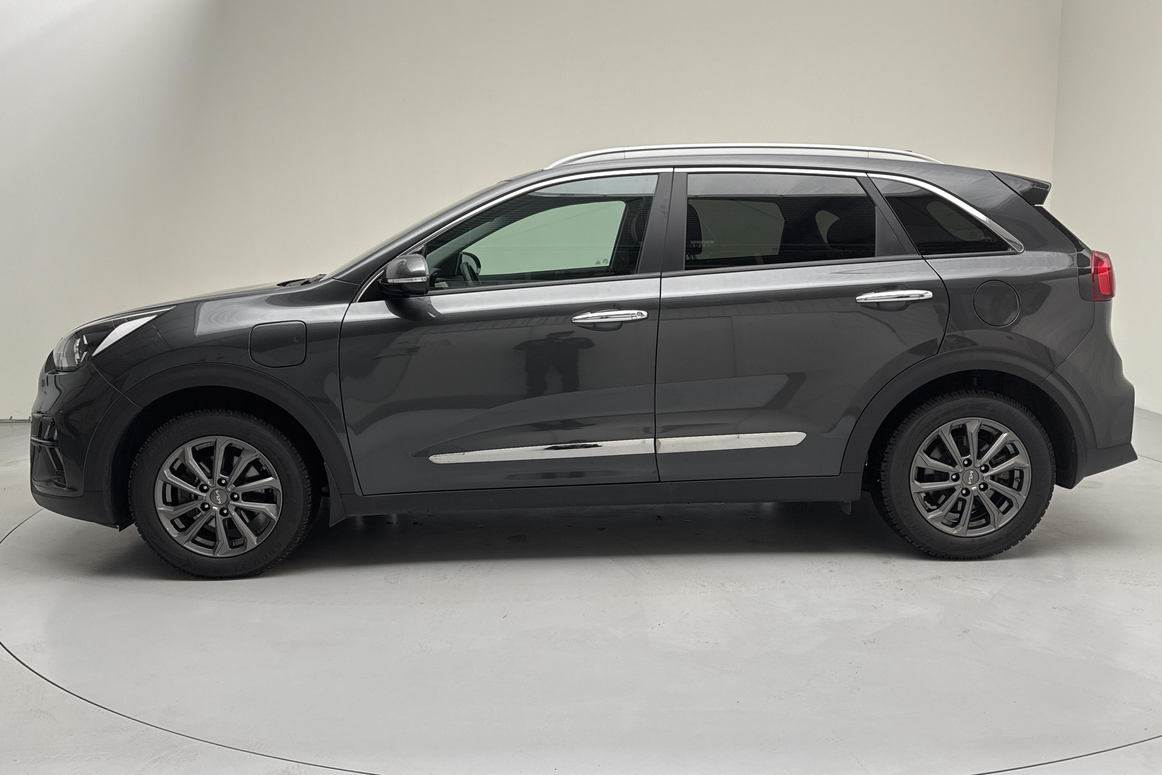 KIA Niro Plug-in Hybrid 1.6 (141hk) - 5 114 mil - Automat - grå - 2022