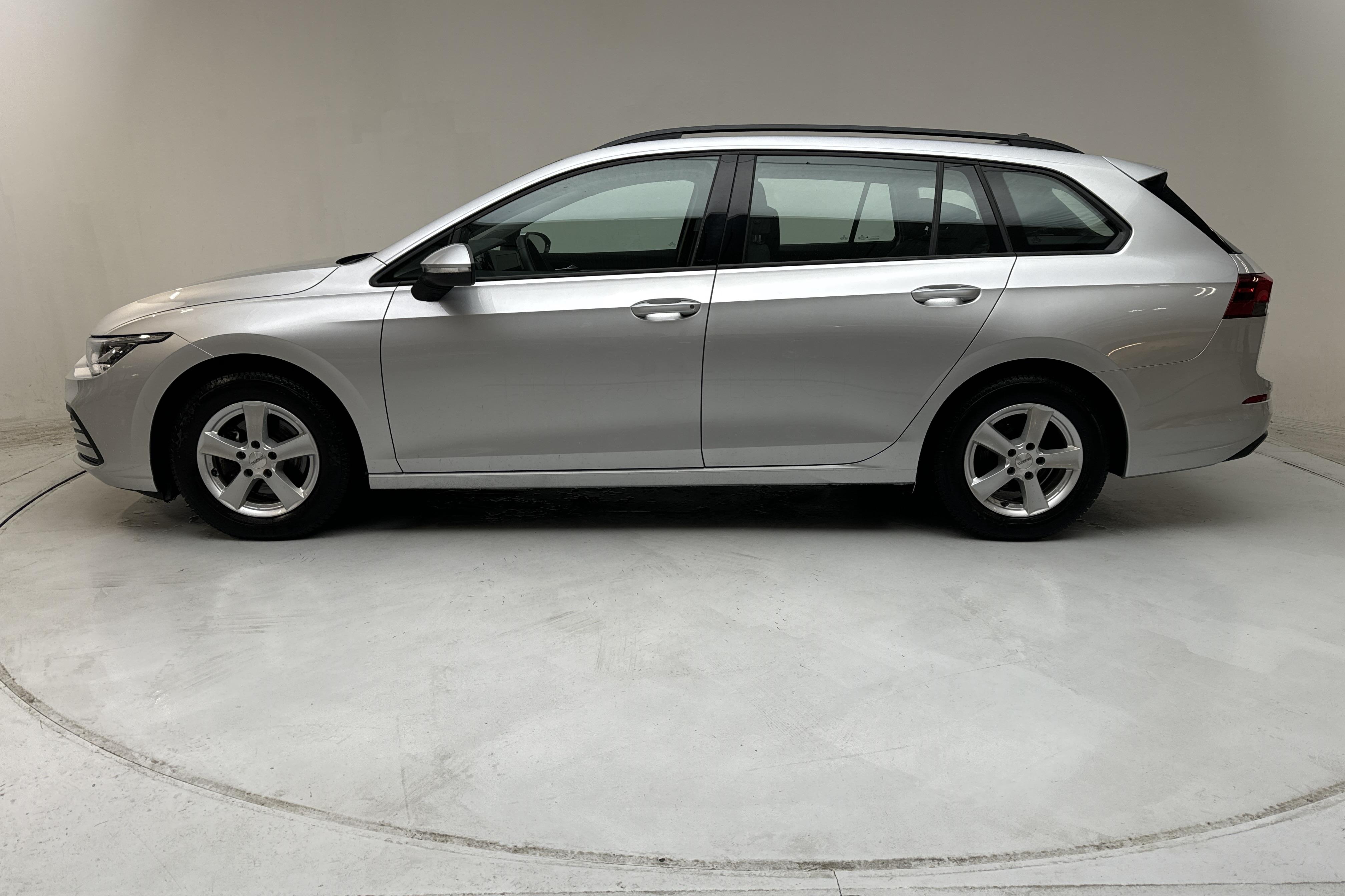 VW Golf VIII 1.5 eTSI Sportscombi (130hk) - 32 670 km - Automaattinen - hopea - 2021