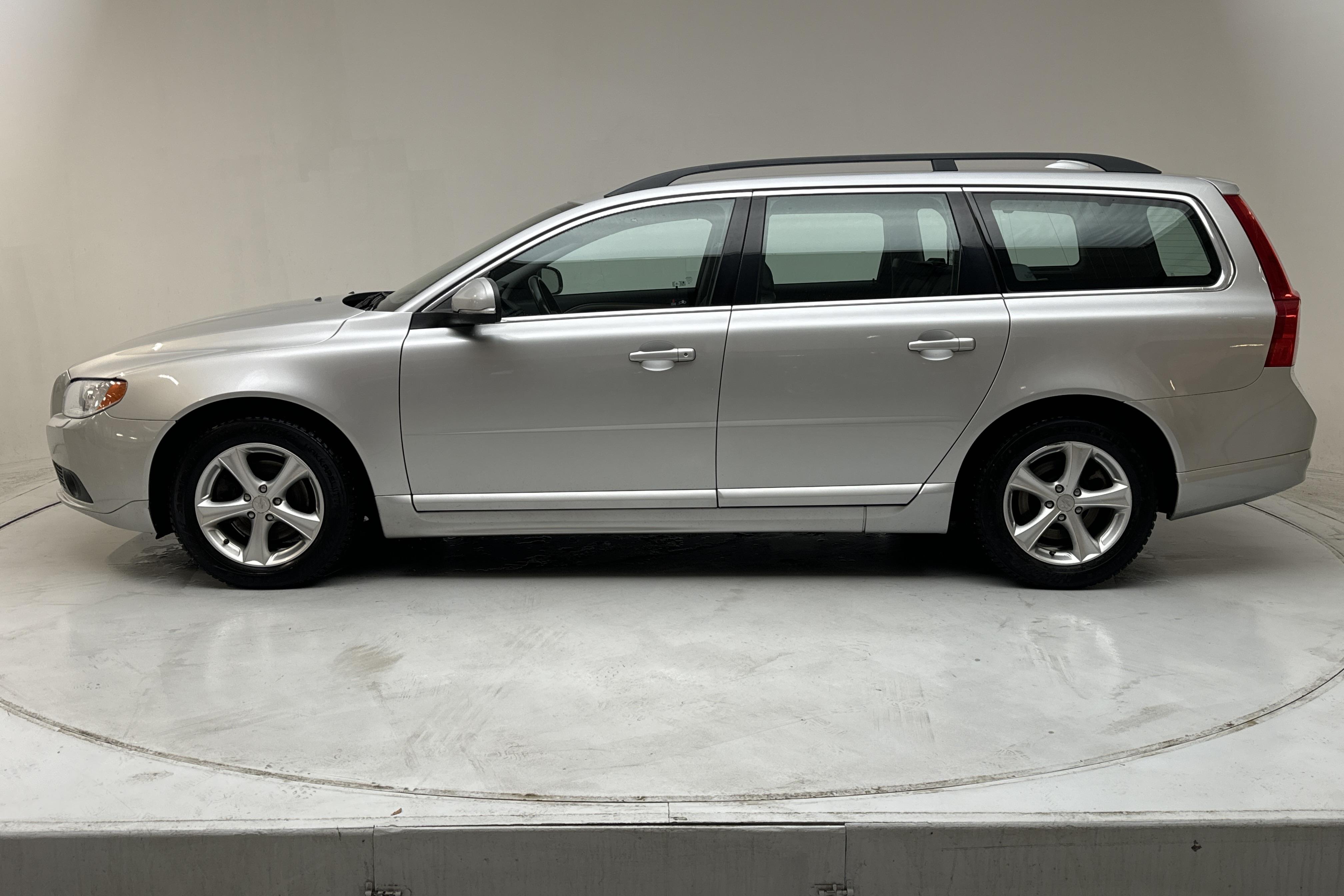 Volvo V70 II D3 (163hk) - 14 754 mil - Automat - Light Grey - 2012