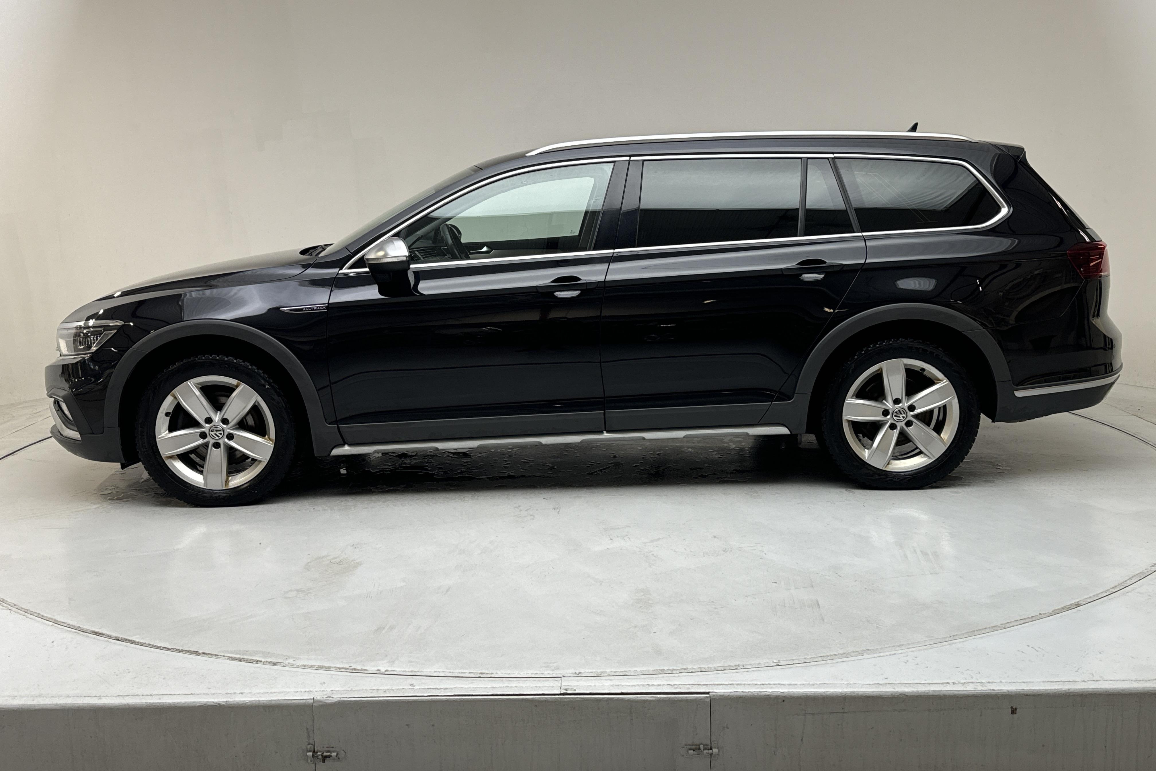 VW Passat Alltrack 2.0 TDI Sportscombi 4Motion (200hk) - 10 332 mil - Automat - svart - 2021