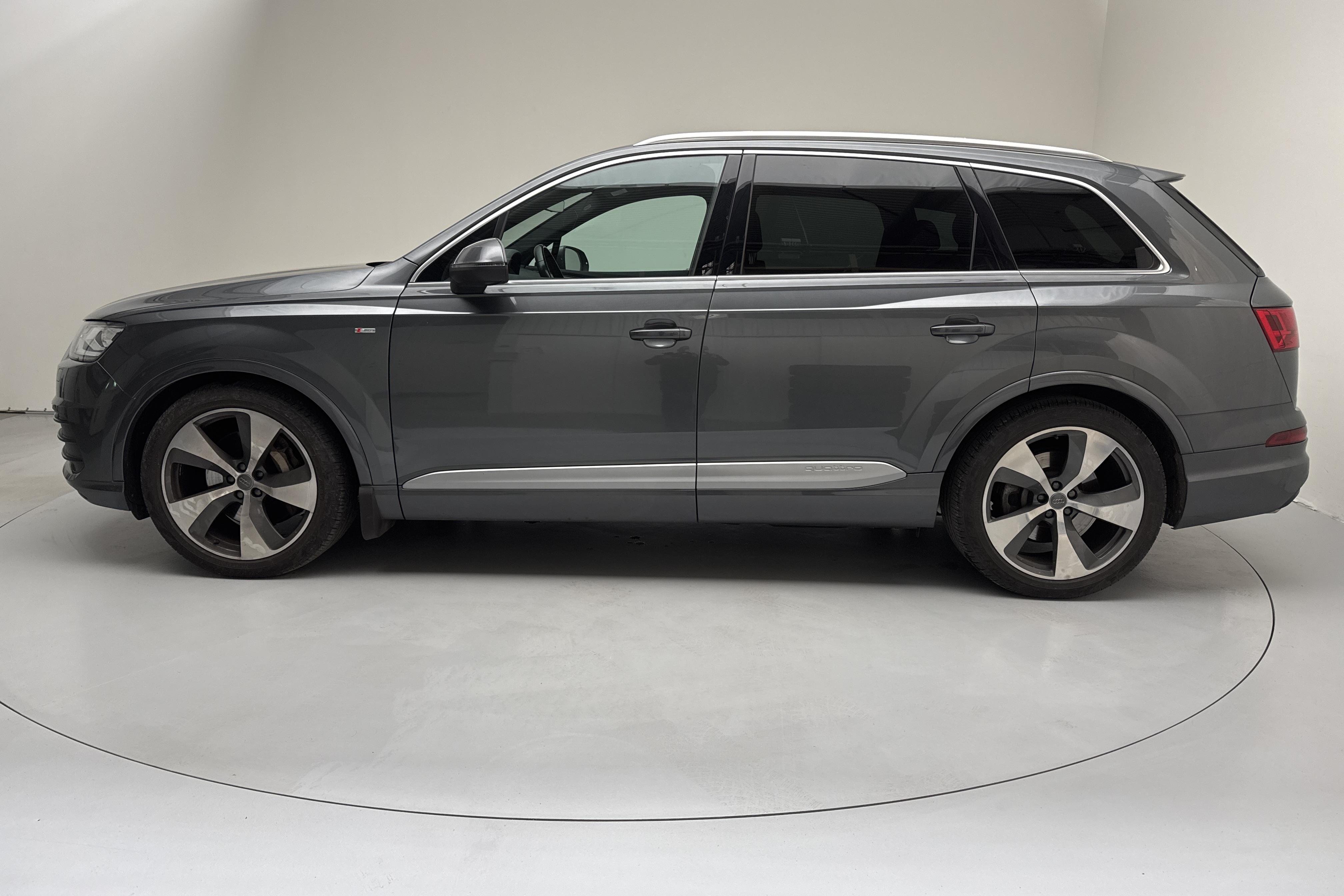 Audi Q7 3.0 TDI quattro (272hk) - 15 669 mil - Automat - grå - 2016