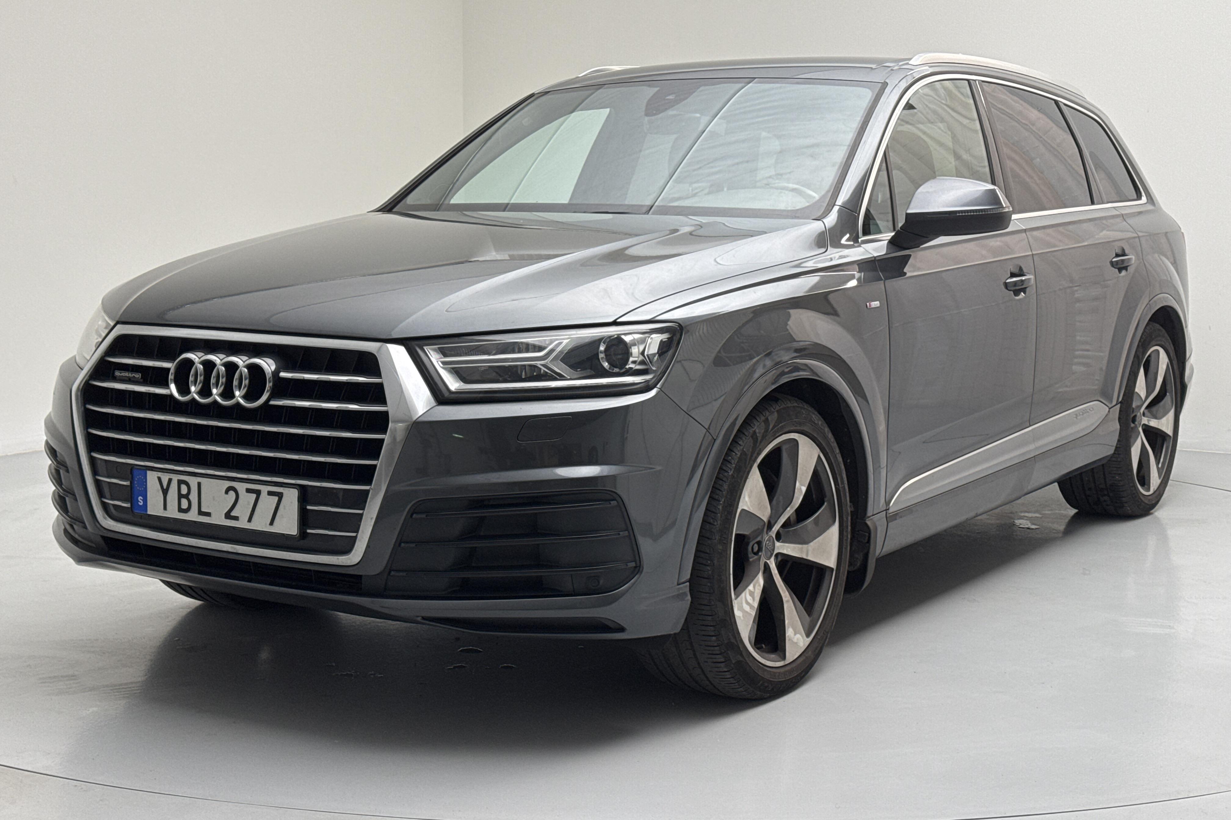 Audi Q7 3.0 TDI quattro (272hk) - 15 669 mil - Automat - grå - 2016