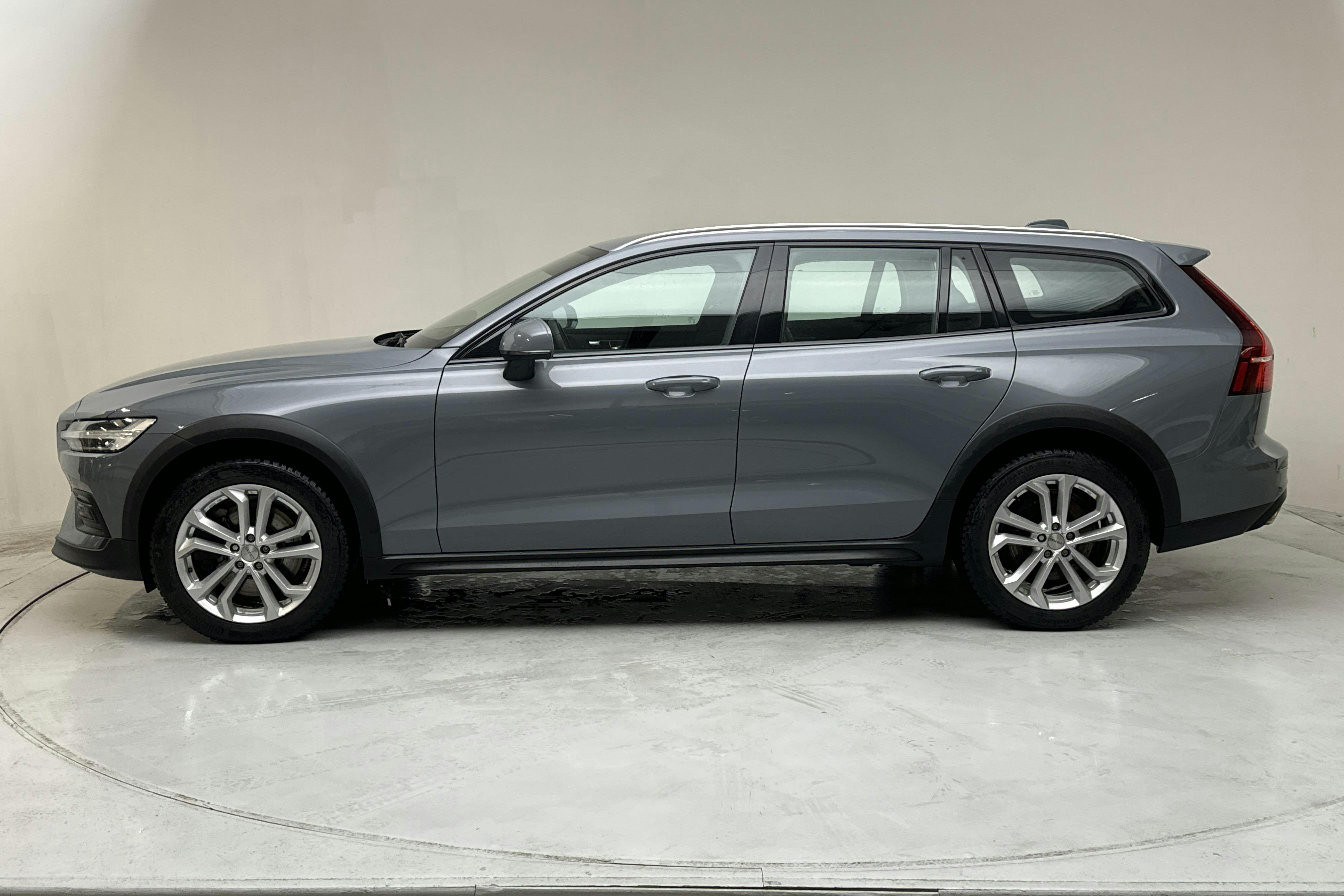 Volvo V60 B4 Cross Country AWD Mildhybrid, Diesel (197hk) - 93 050 km - Automaattinen - harmaa - 2022