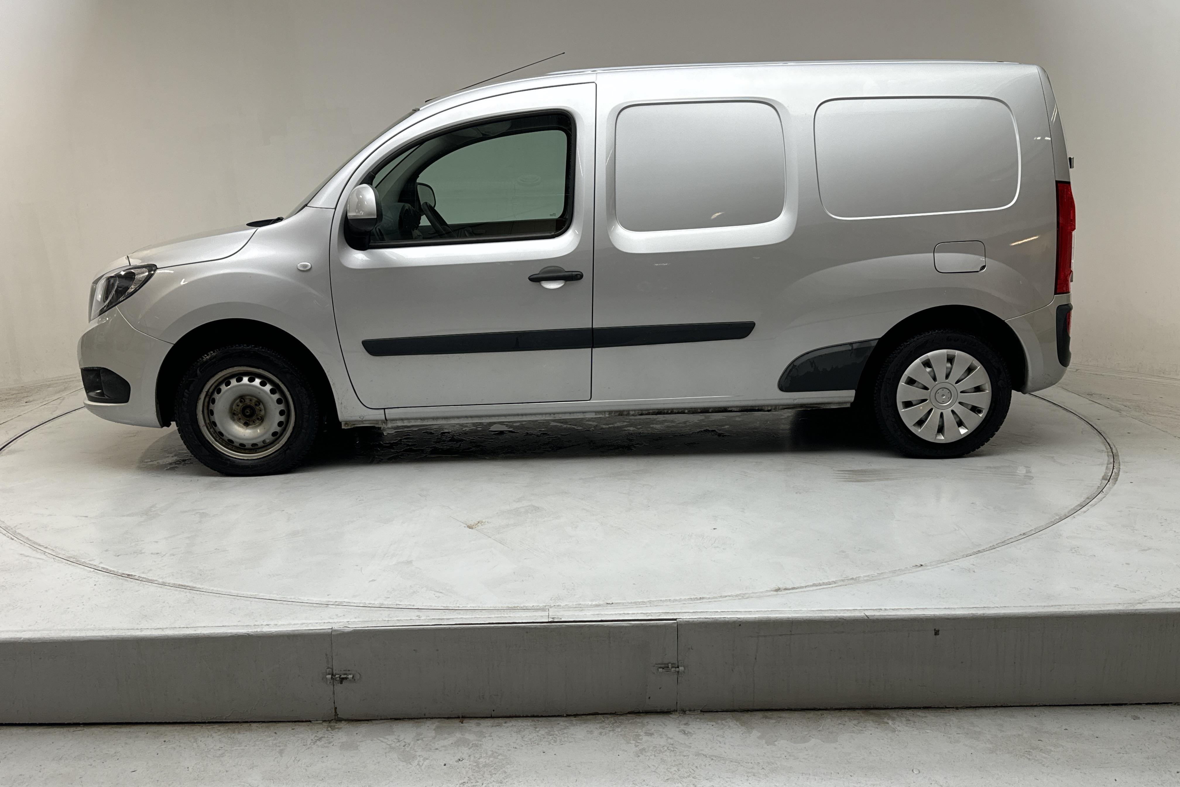 Mercedes Citan 109 1.5 CDI (90hk) - 5 024 mil - Manuell - silver - 2019