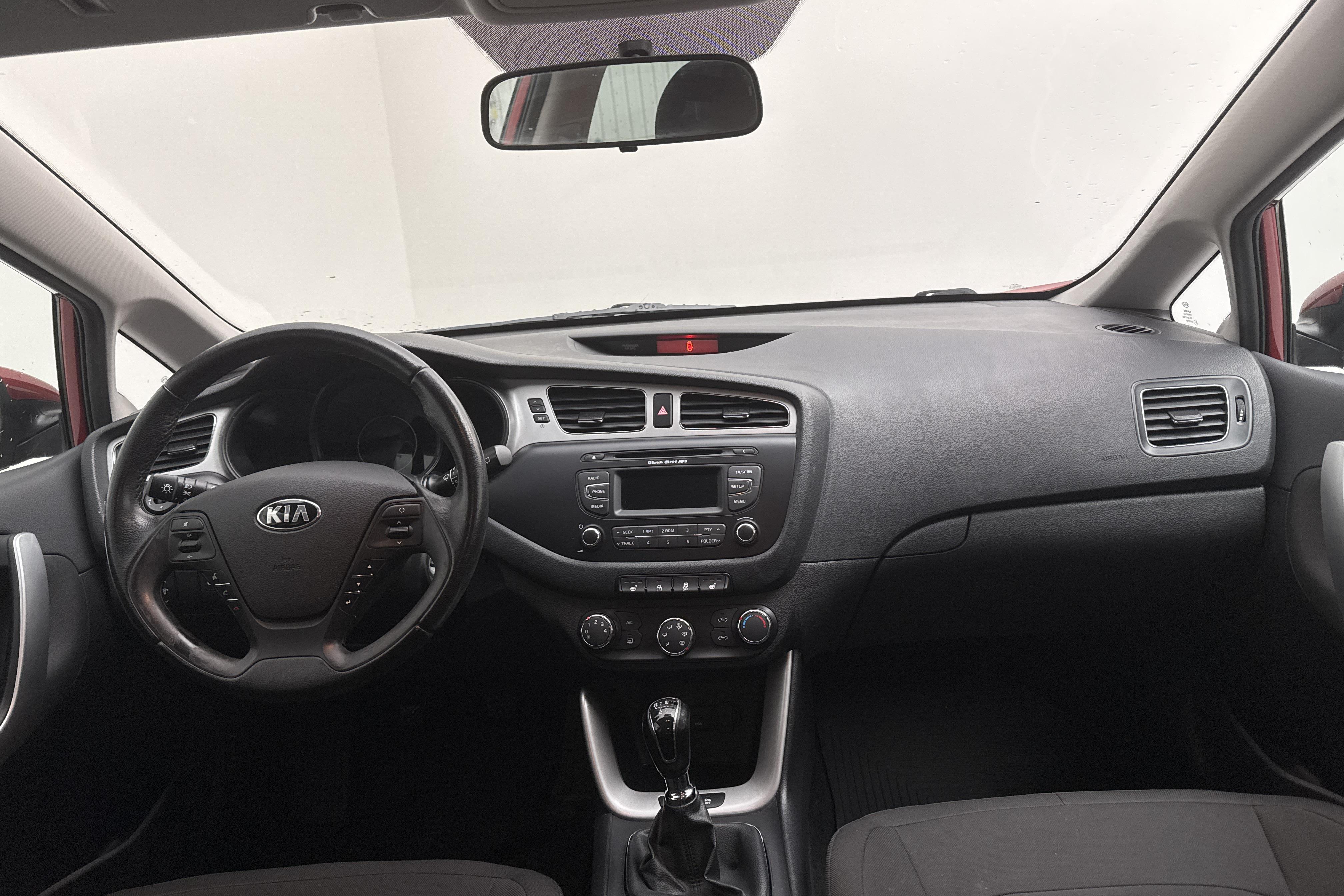 KIA Cee'd 1.4 CRDi SW (90hk) - 147 030 km - Käsitsi - punane - 2014