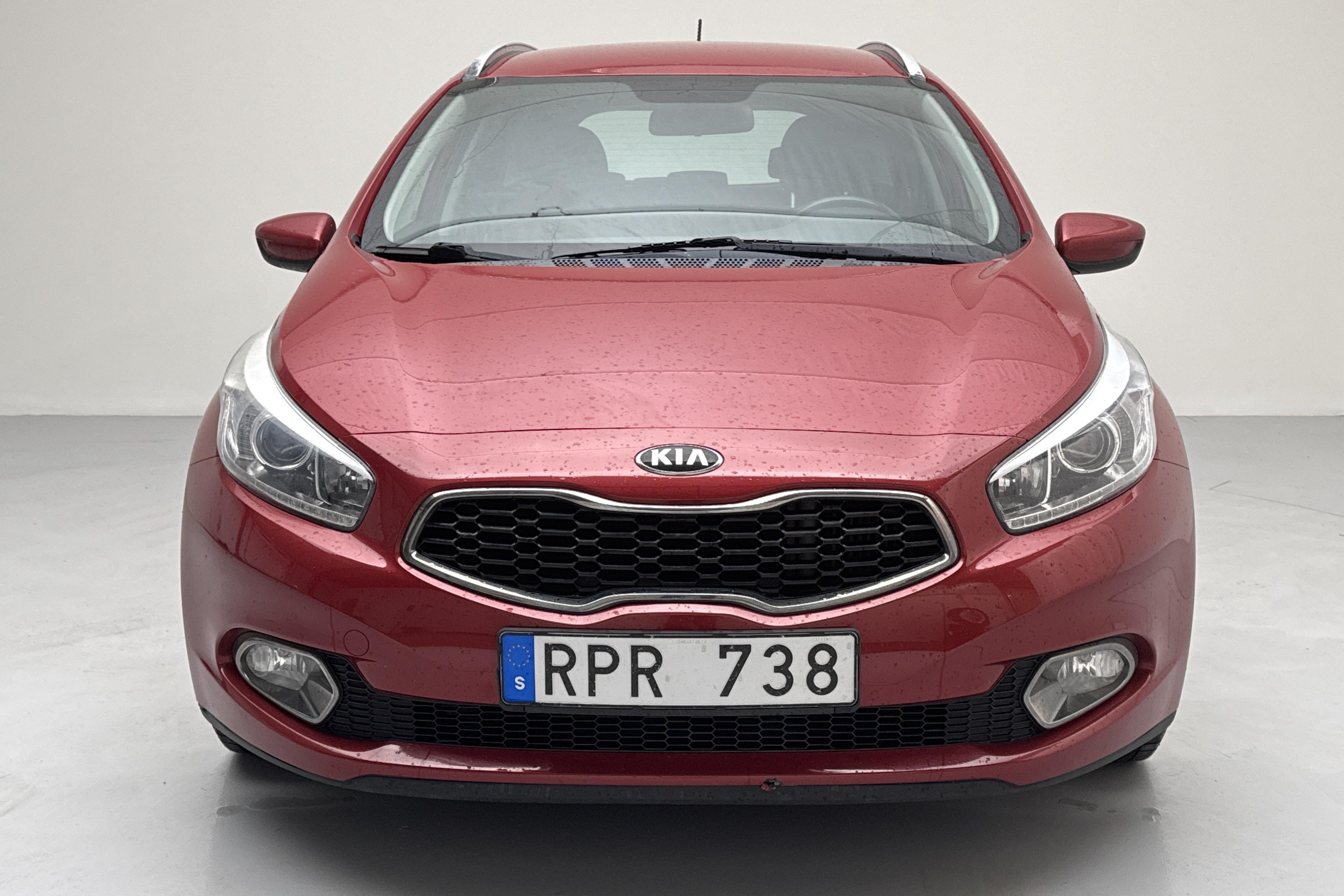 KIA Cee'd 1.4 CRDi SW (90hk) - 147 030 km - Käsitsi - punane - 2014