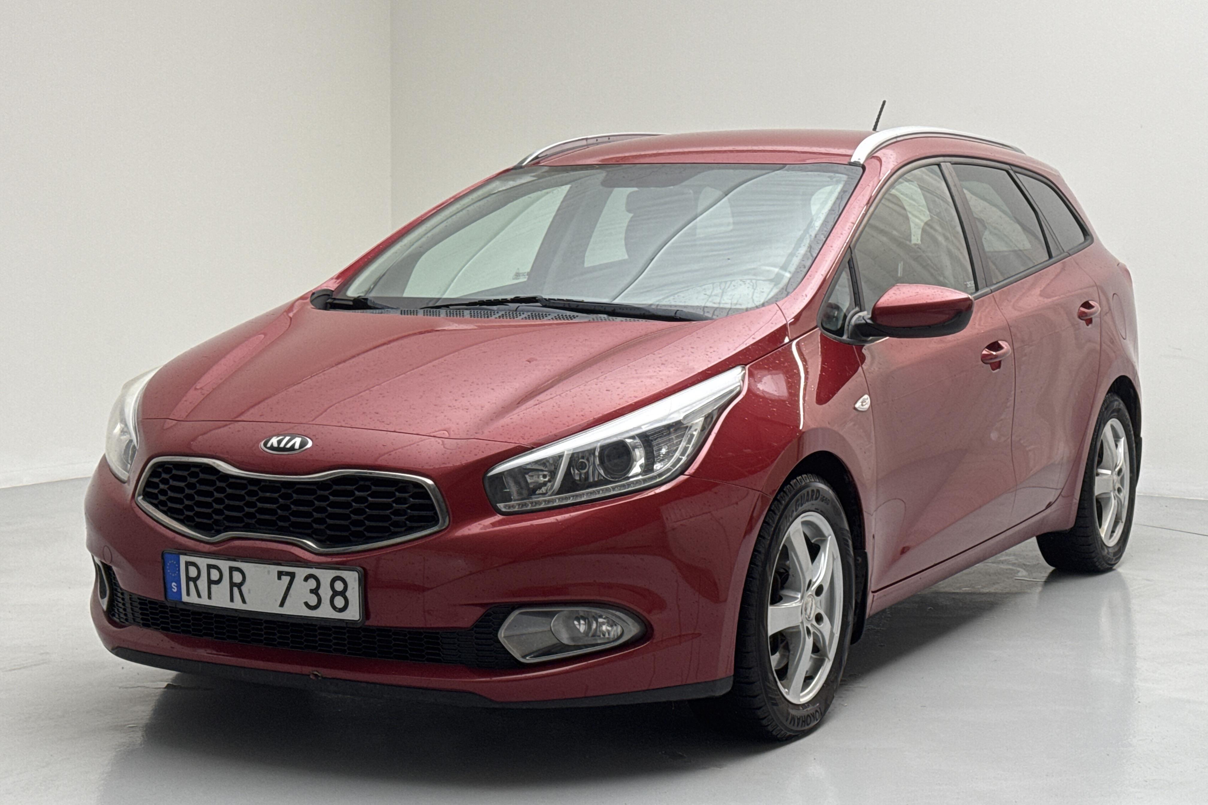 KIA Cee'd 1.4 CRDi SW (90hk) - 147 030 km - Käsitsi - punane - 2014