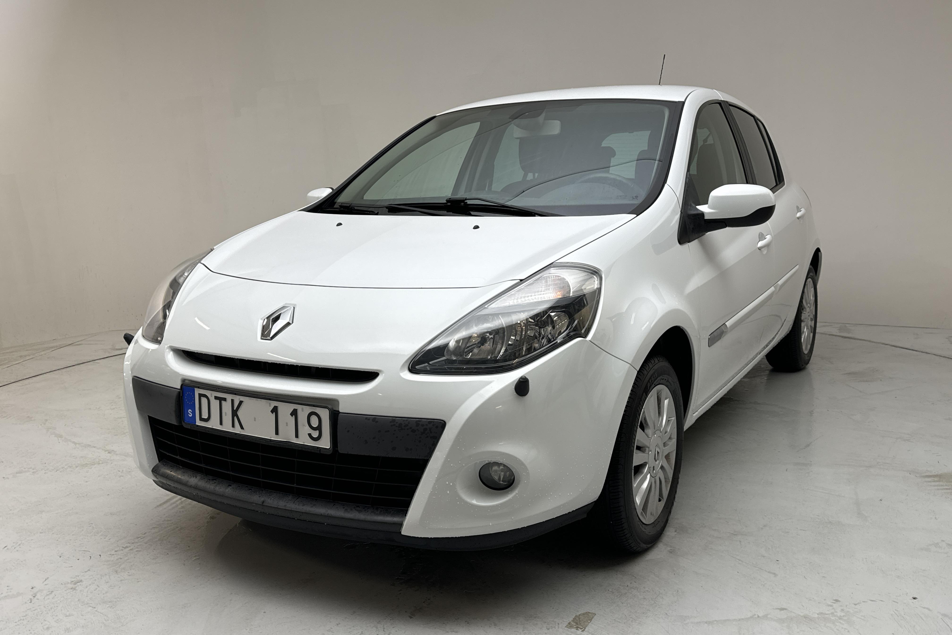 Renault Clio III 1.2 5dr (75hk) - 7 244 mil - Manuell - vit - 2012