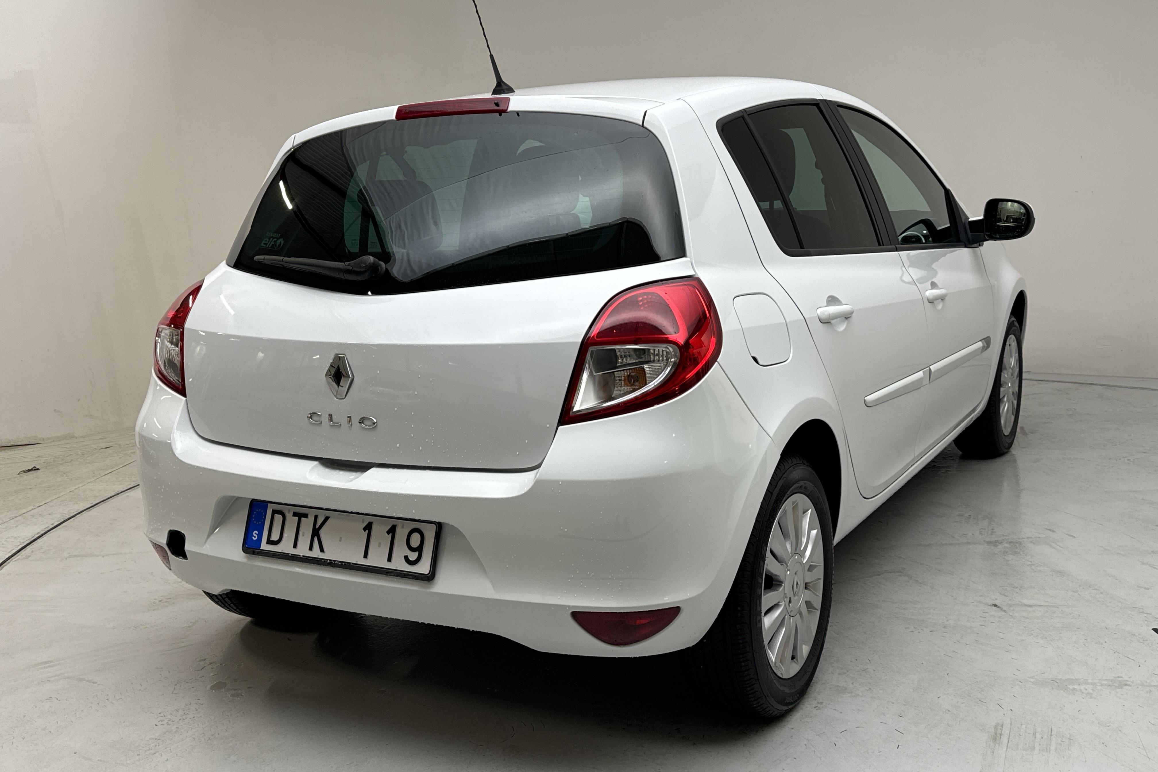 Renault Clio III 1.2 5dr (75hk) - 7 244 mil - Manuell - vit - 2012