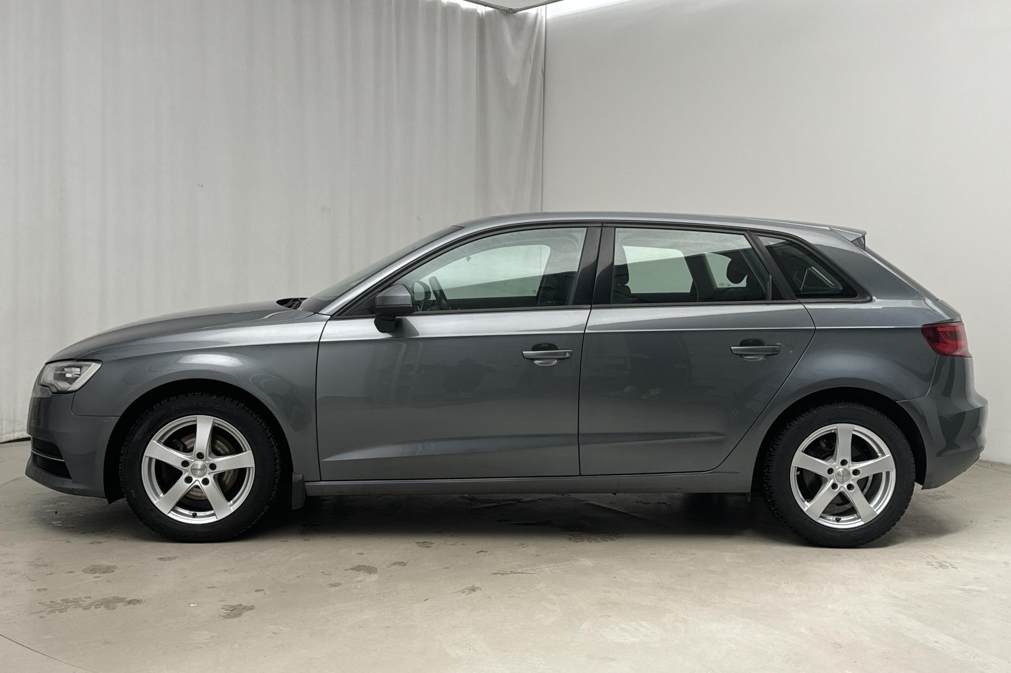 Audi A3 1.6 TDI Sportback (105hk) - 17 518 mil - Manuell - grå - 2014