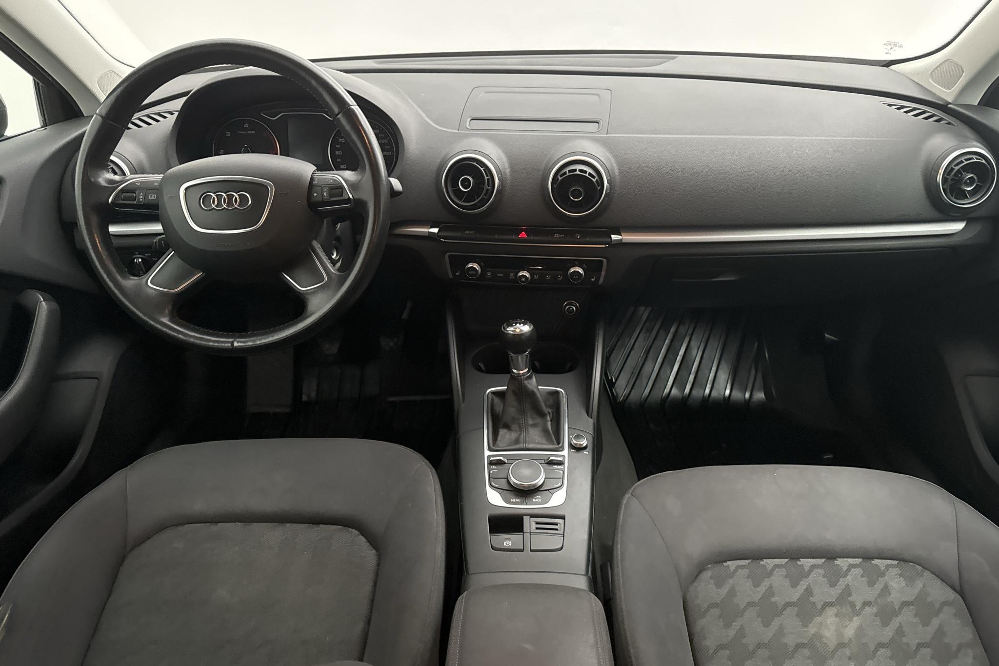 Audi A3 1.6 TDI Sportback (105hk) - 17 518 mil - Manuell - grå - 2014