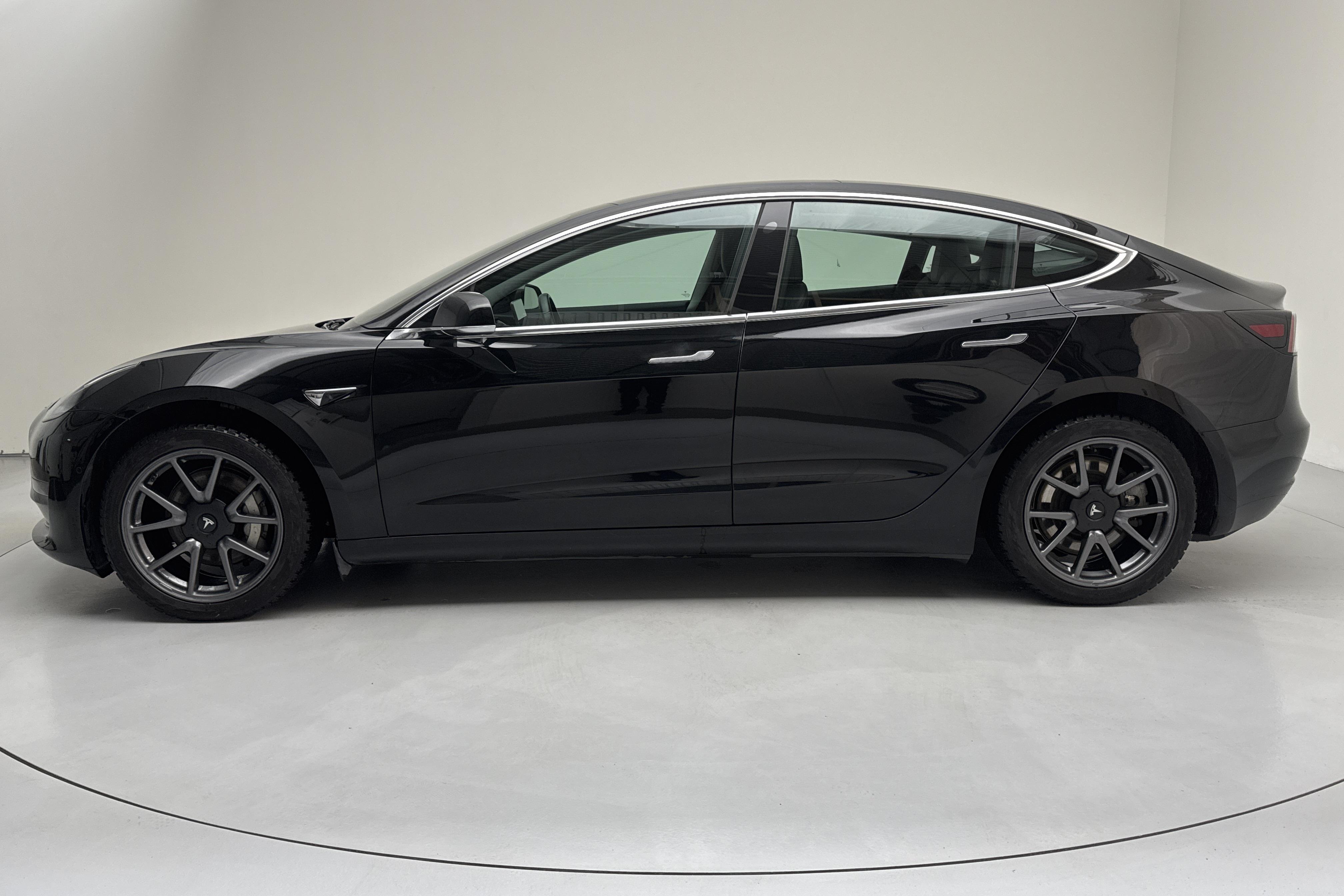 Tesla Model 3 Standard Range RWD - 147 390 km - Automatic - black - 2019