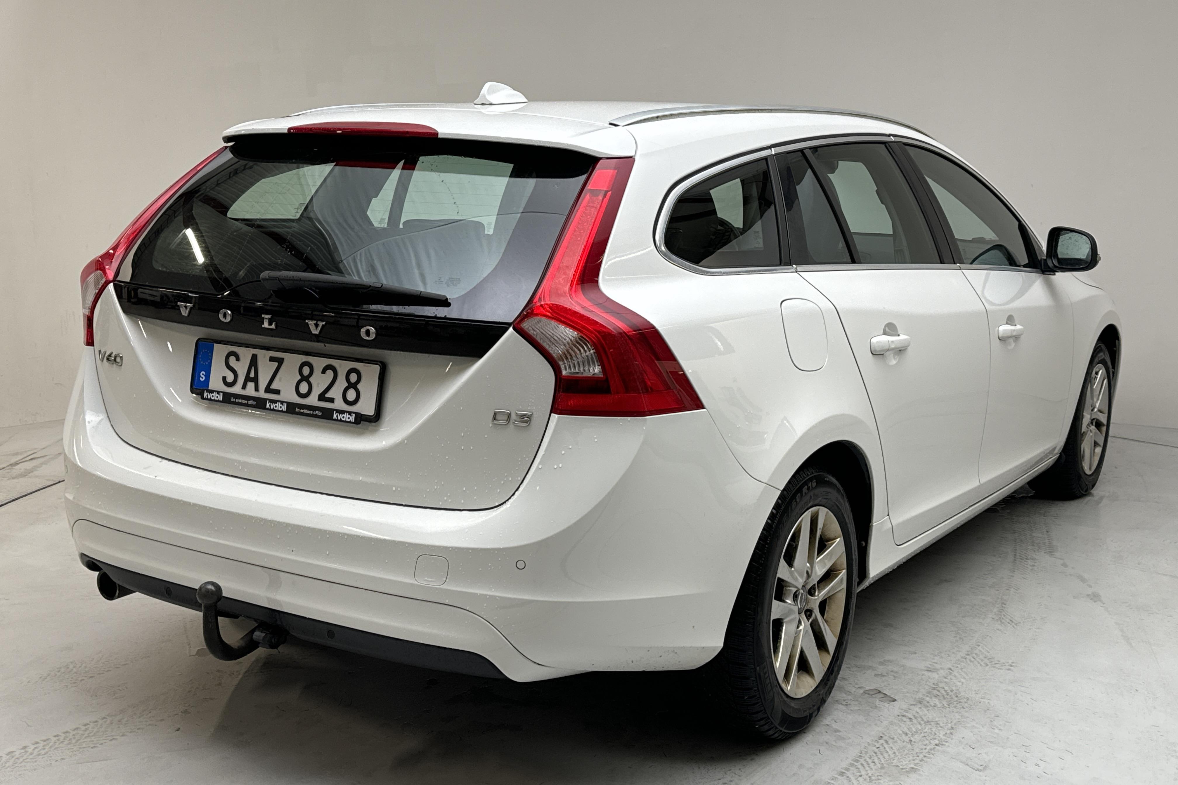 Volvo V60 D3 (150hk) - 160 800 km - Automatic - white - 2016