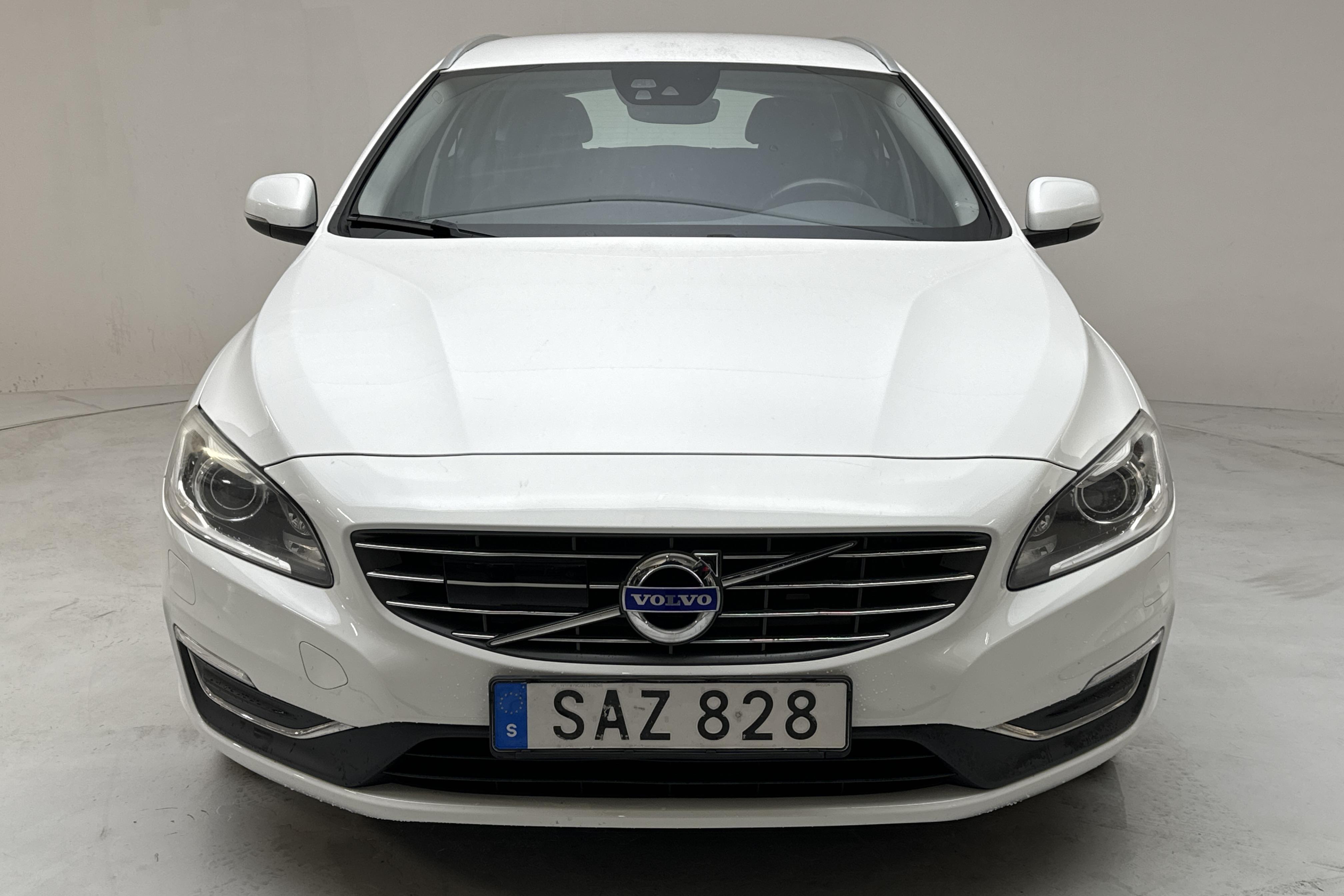 Volvo V60 D3 (150hk) - 160 800 km - Automatic - white - 2016