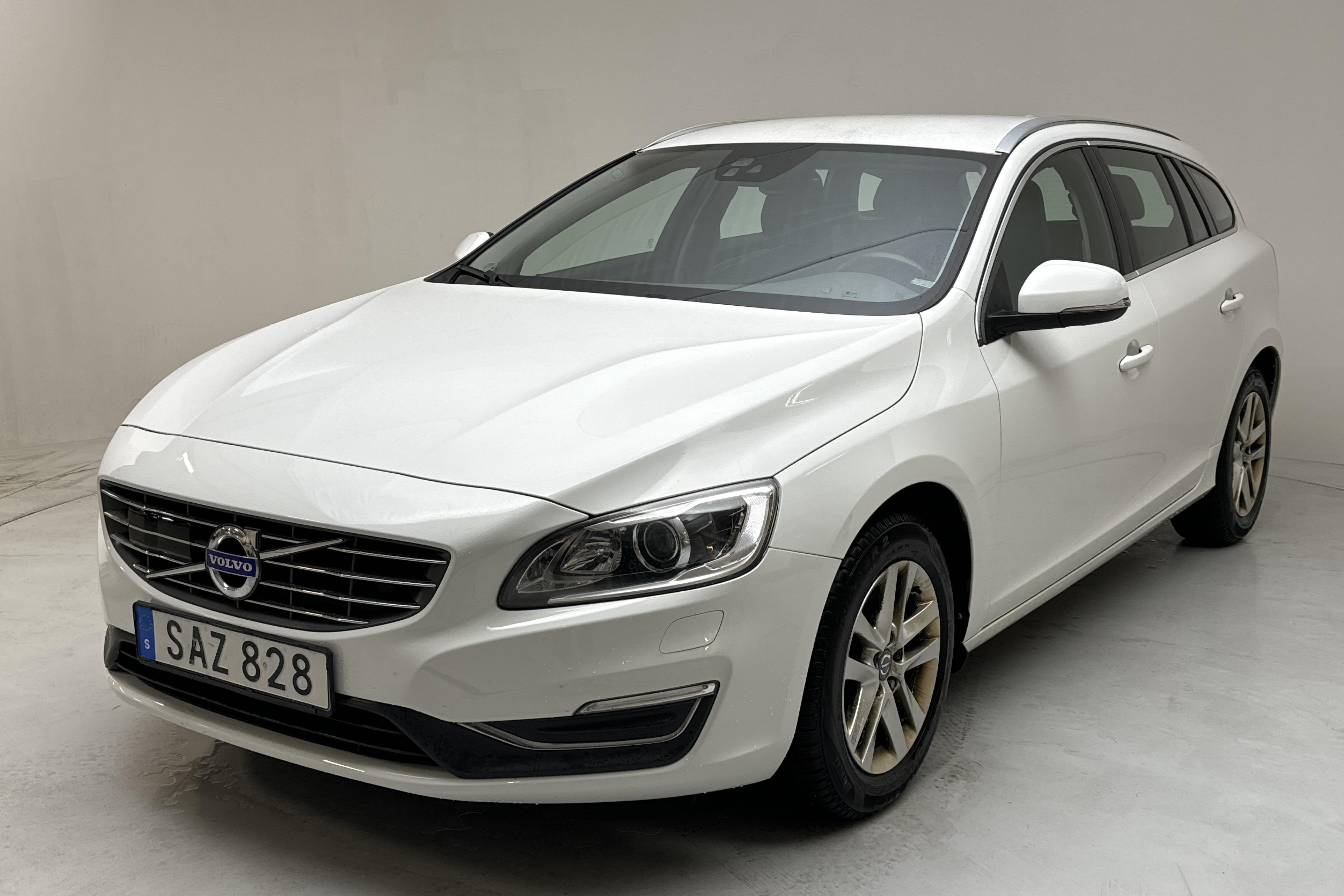 Volvo V60 D3 (150hk) - 160 800 km - Automatic - white - 2016