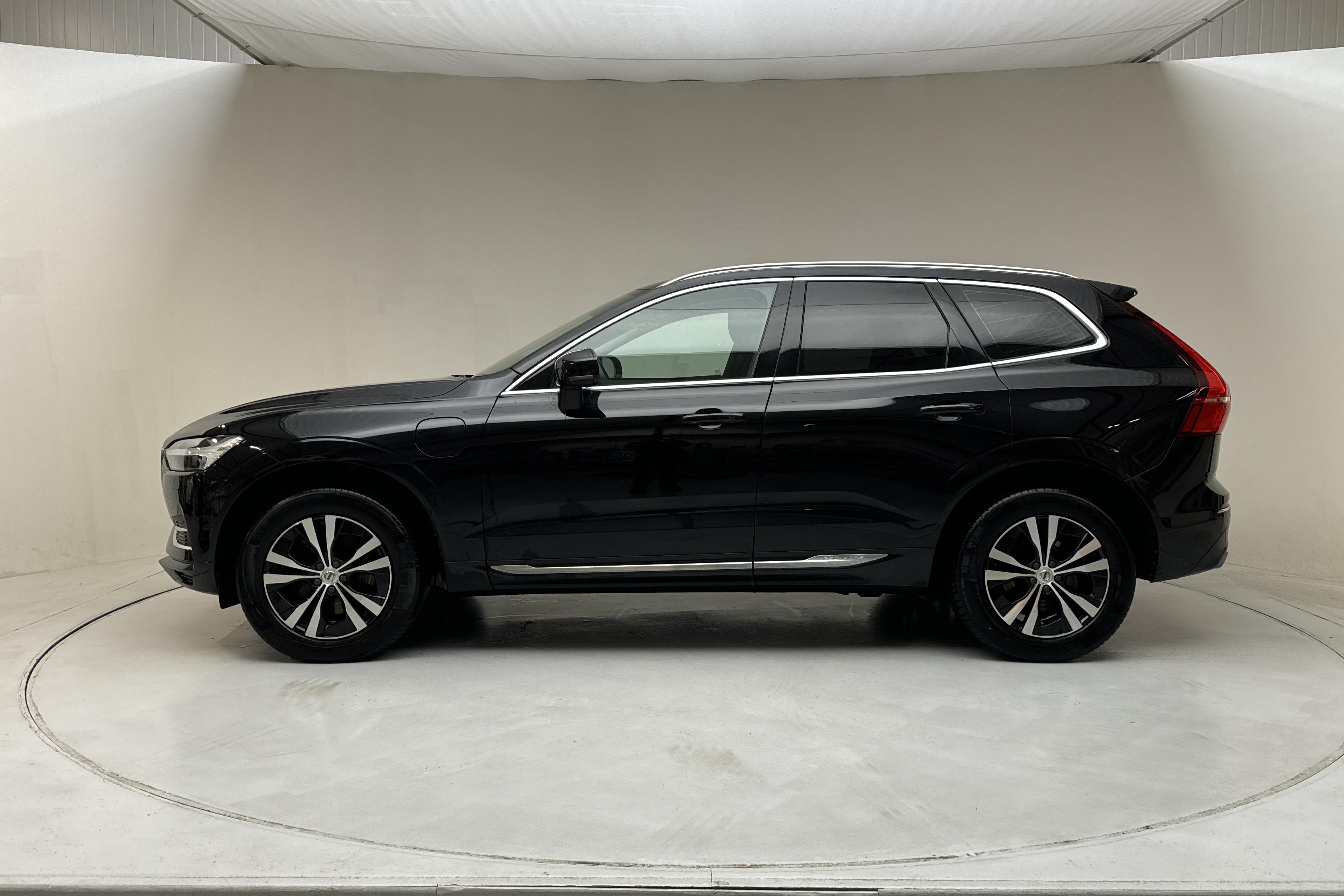 Volvo XC60 T6 AWD Recharge (340hk) - 7 216 mil - Automat - svart - 2021