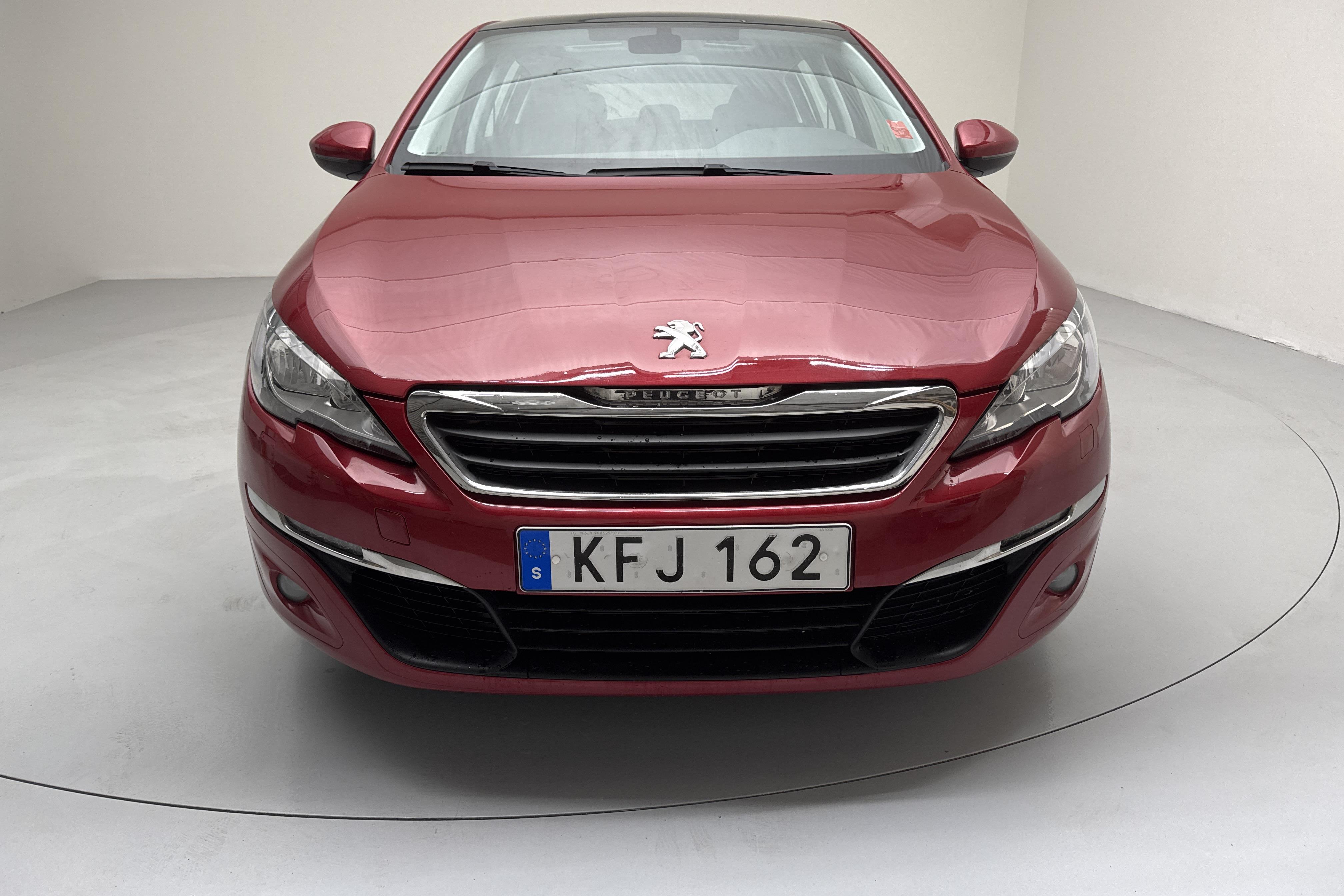 Peugeot 308 PureTech 5dr (130hk) - 107 930 km - Manual - Dark Red - 2016