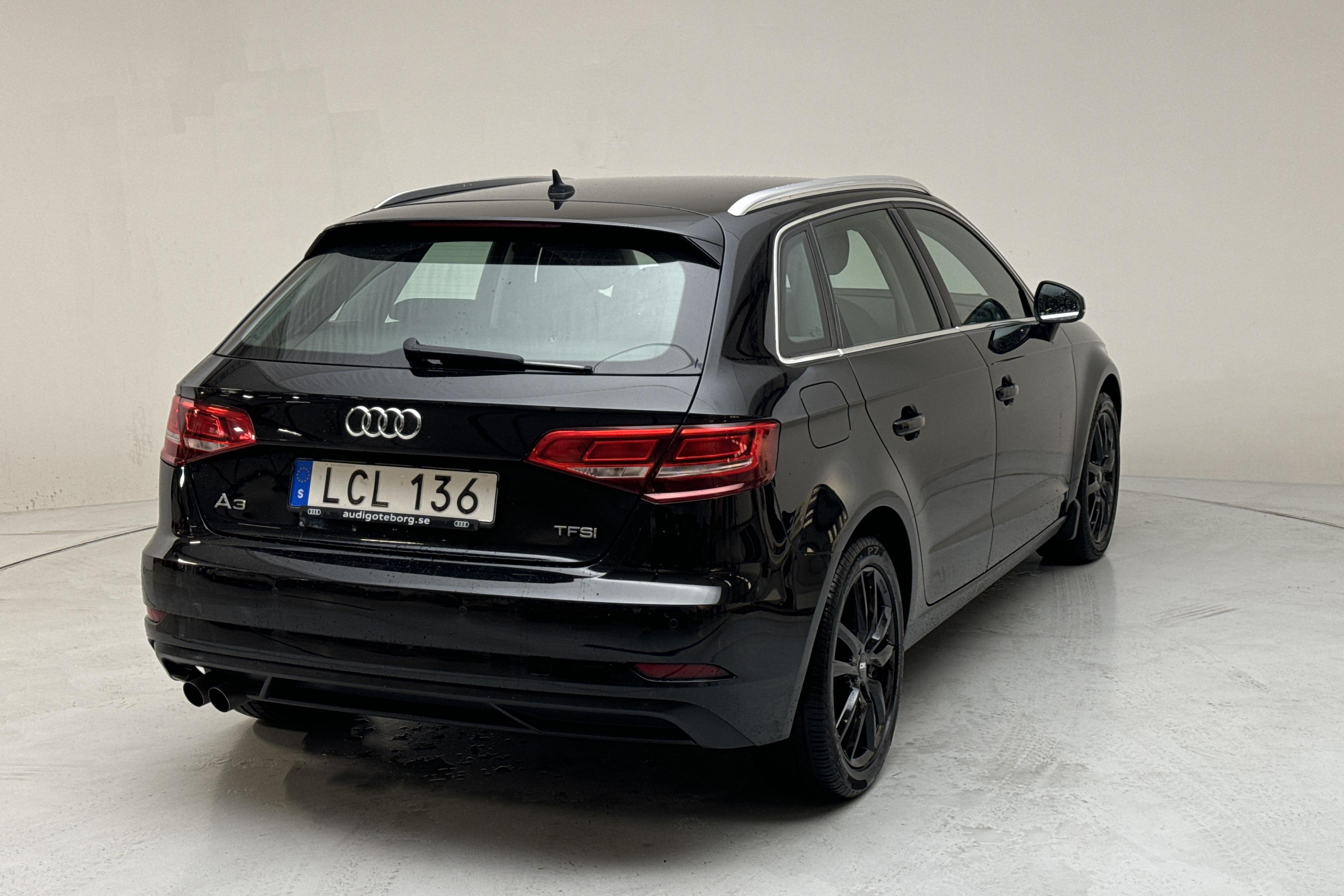 Audi A3 1.5 TFSI Sportback (150hk) - 11 576 mil - Manuell - svart - 2018