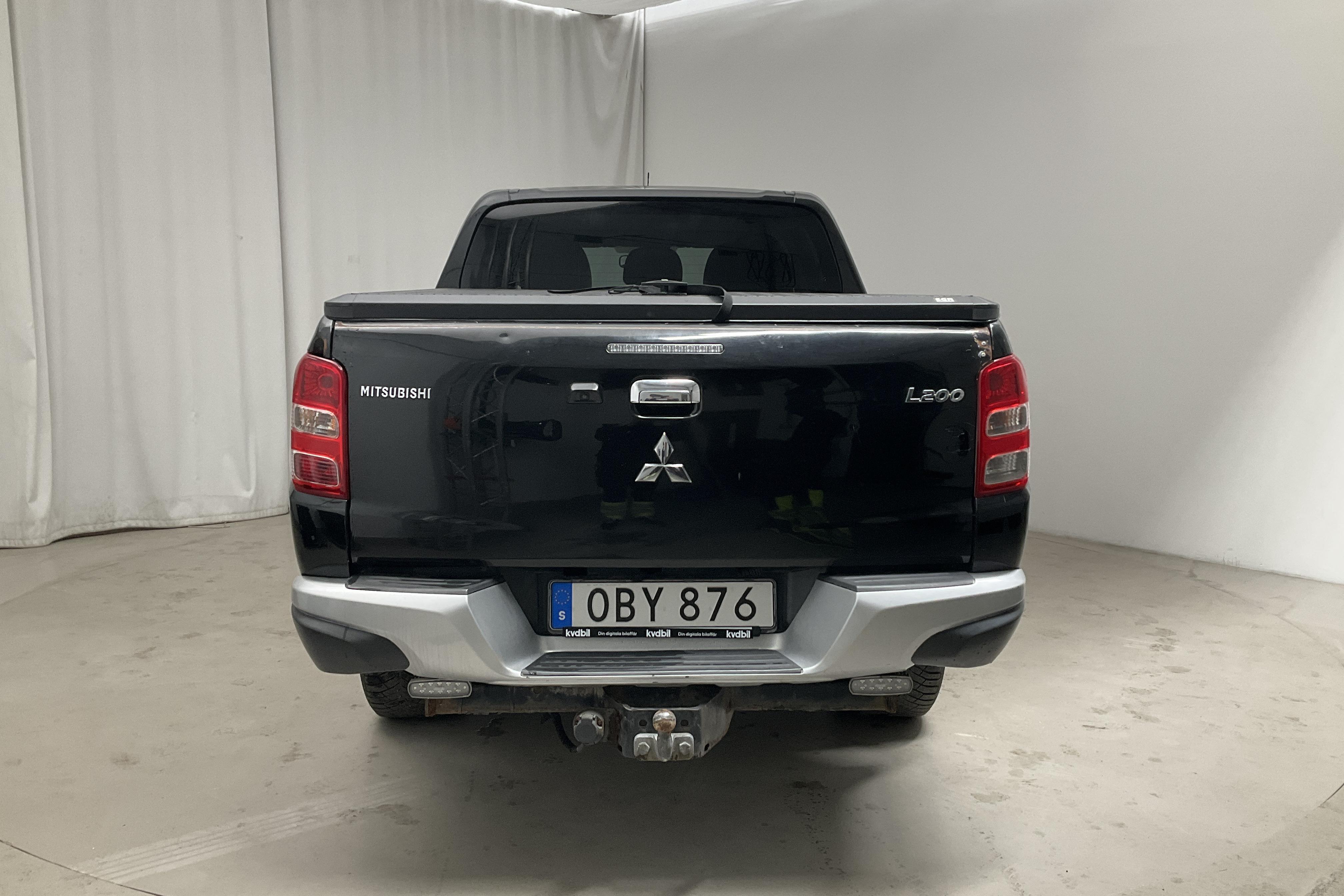 Mitsubishi L200 2.4 DI-D (181hk) - 19 443 mil - Automat - svart - 2016