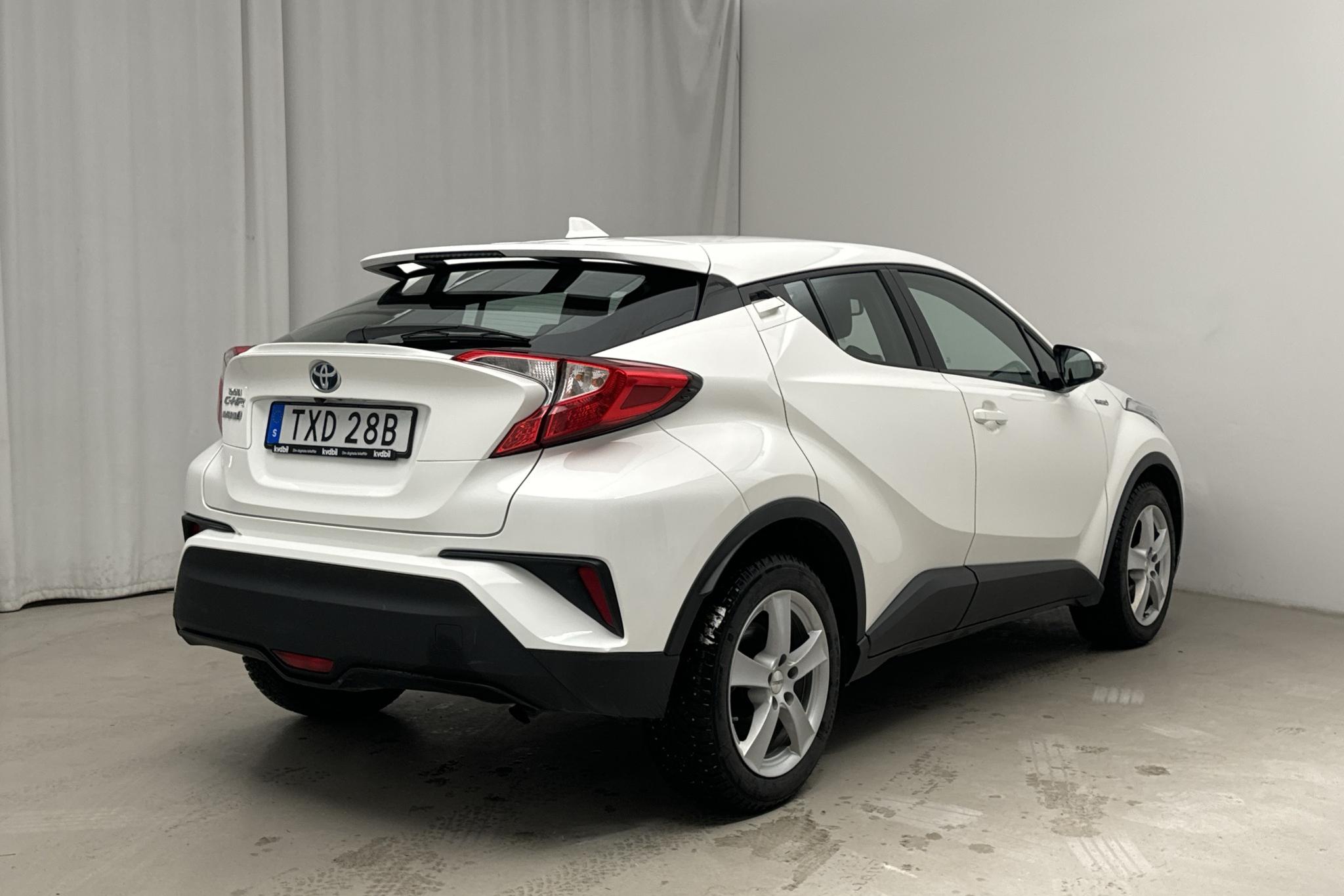 Toyota C-HR 1.8 HSD (122hk) - 2 661 mil - Automat - vit - 2019