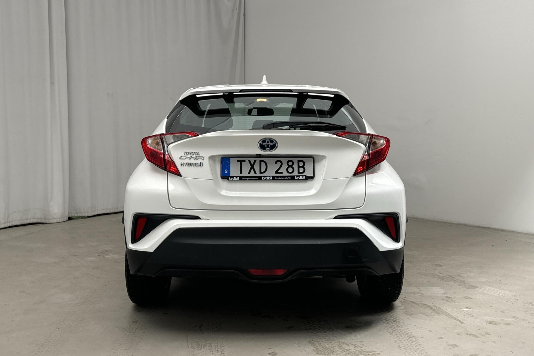 Toyota C-HR 1.8 HSD (122hk) - 2 661 mil - Automat - vit - 2019